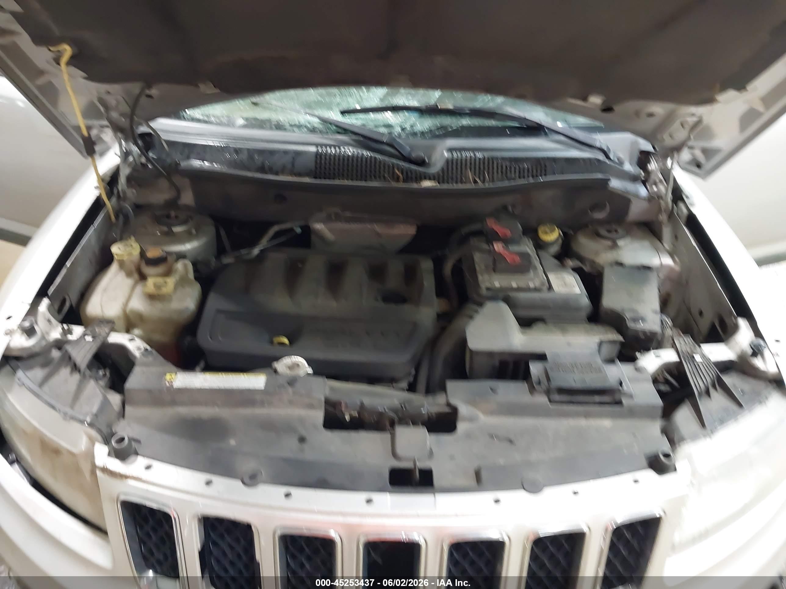 2011 Jeep Compass   Silver vin: 1J4NF1FB4BD197165