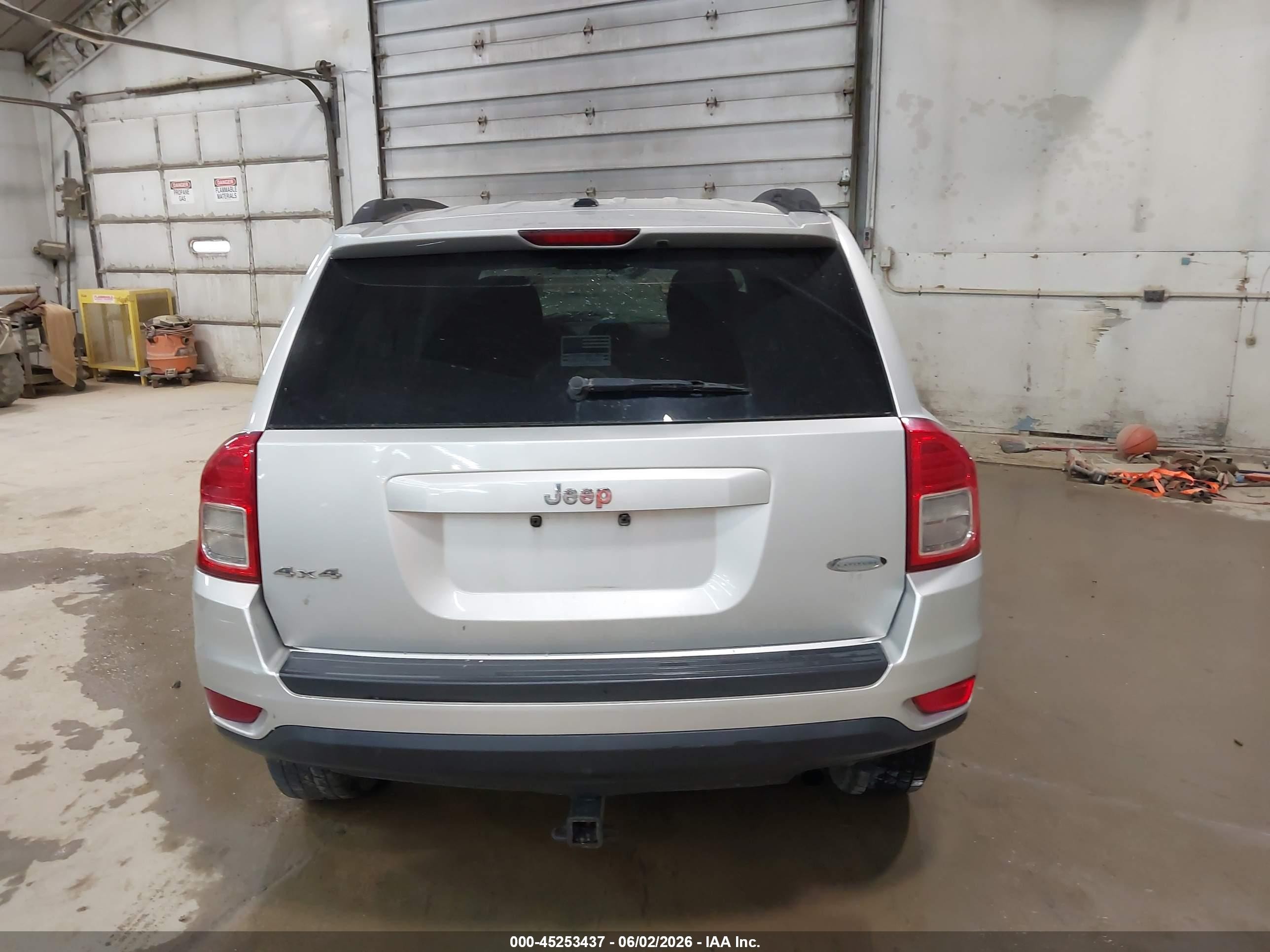2011 Jeep Compass   Silver vin: 1J4NF1FB4BD197165