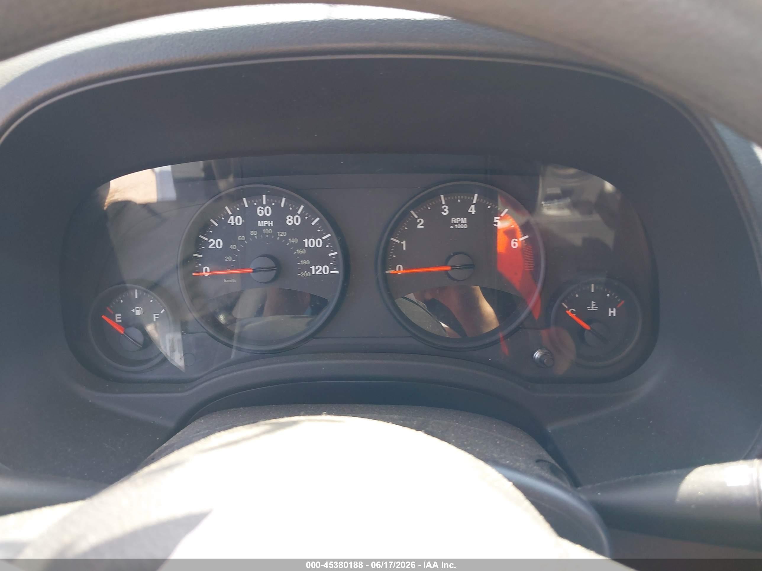 2011 Jeep Compass   Серебряный vin: 1J4NF1FB5BD193464