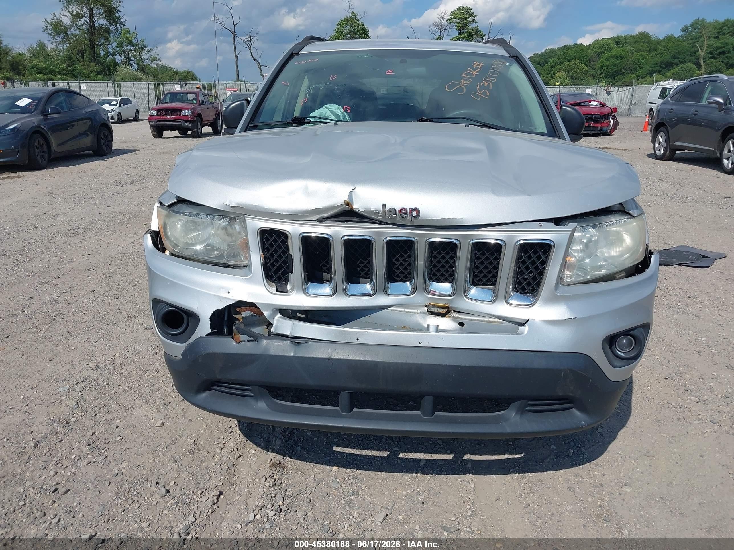2011 Jeep Compass   Серебряный vin: 1J4NF1FB5BD193464