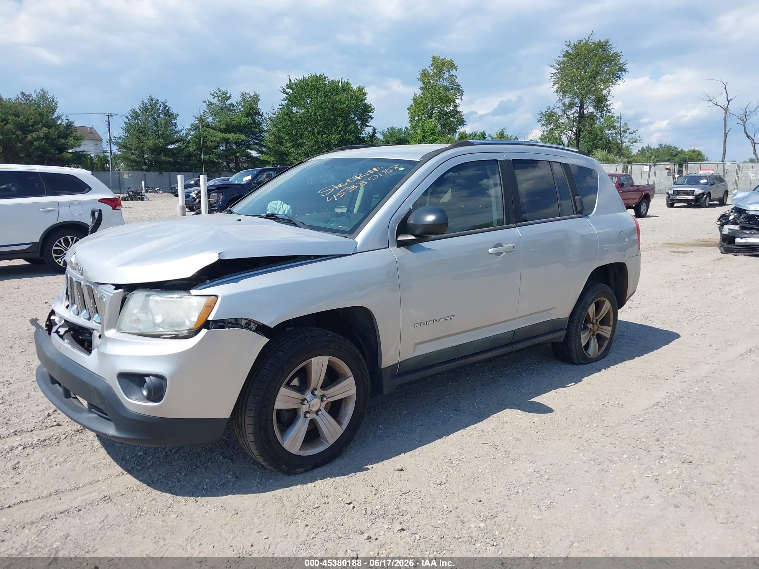 2011 Jeep Compass   Серебряный vin: 1J4NF1FB5BD193464
