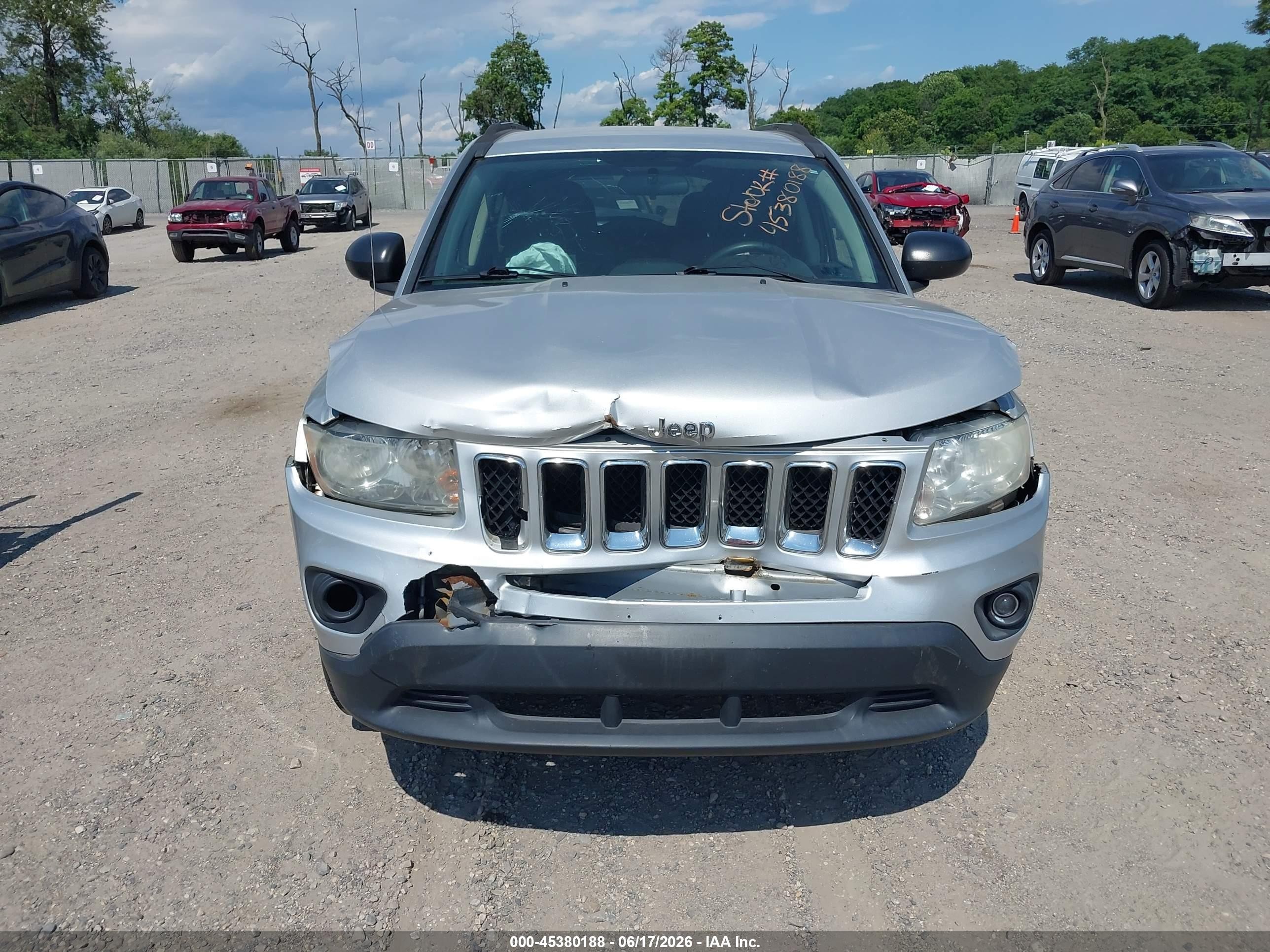 2011 Jeep Compass   Серебряный vin: 1J4NF1FB5BD193464