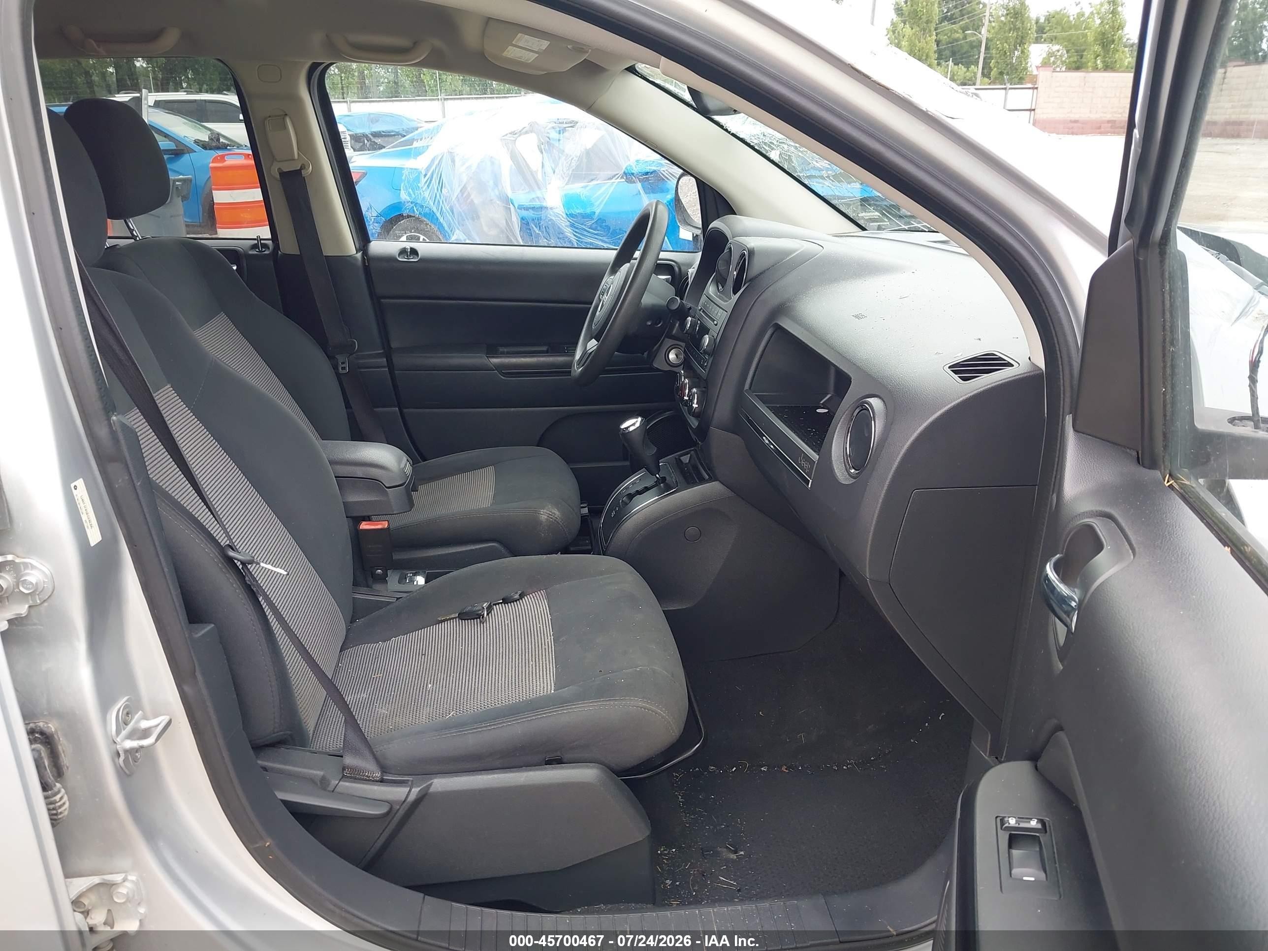 2011 Jeep Compass   Silver vin: 1J4NF1FB5BD248396