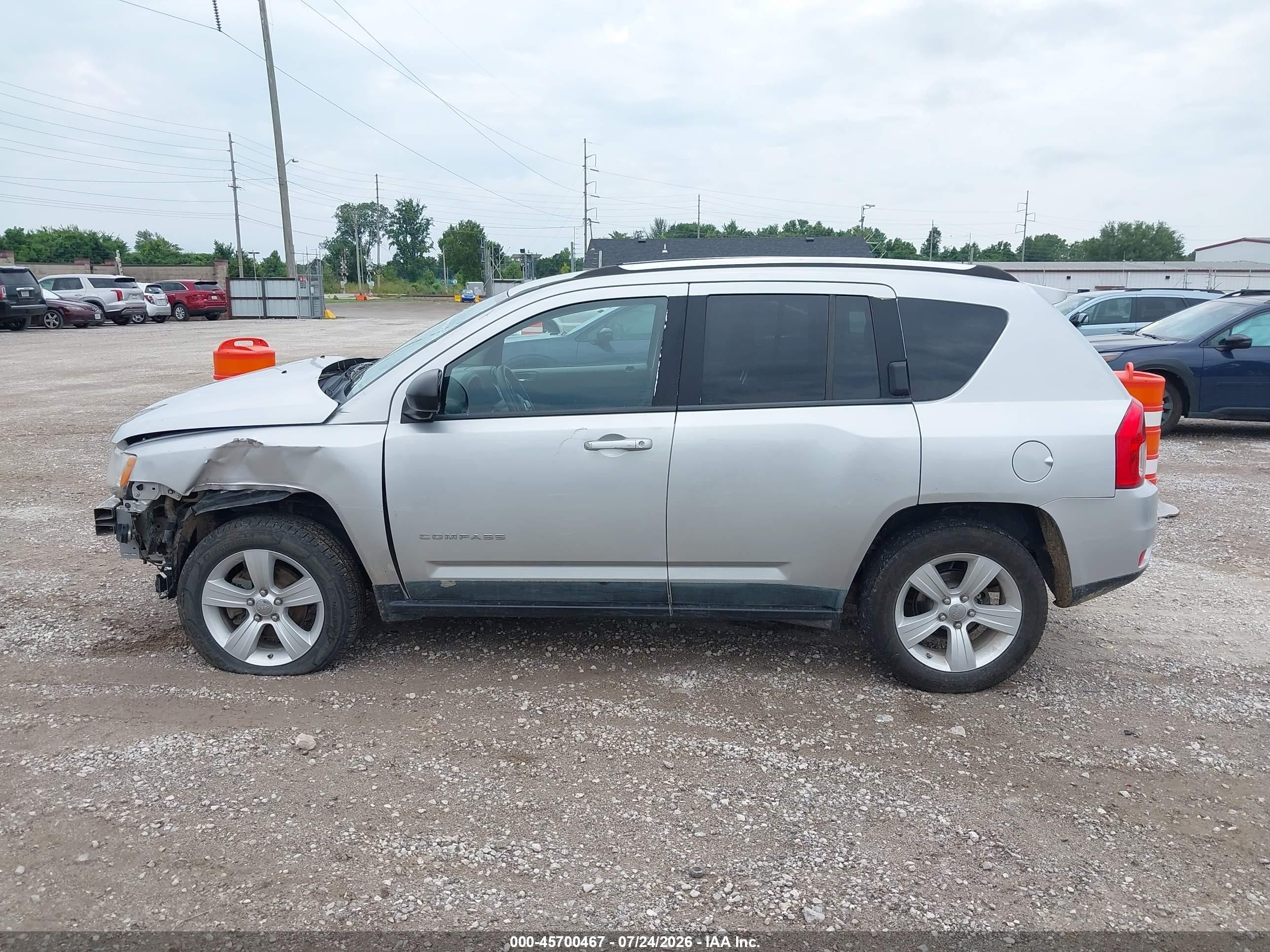 2011 Jeep Compass   Silver vin: 1J4NF1FB5BD248396