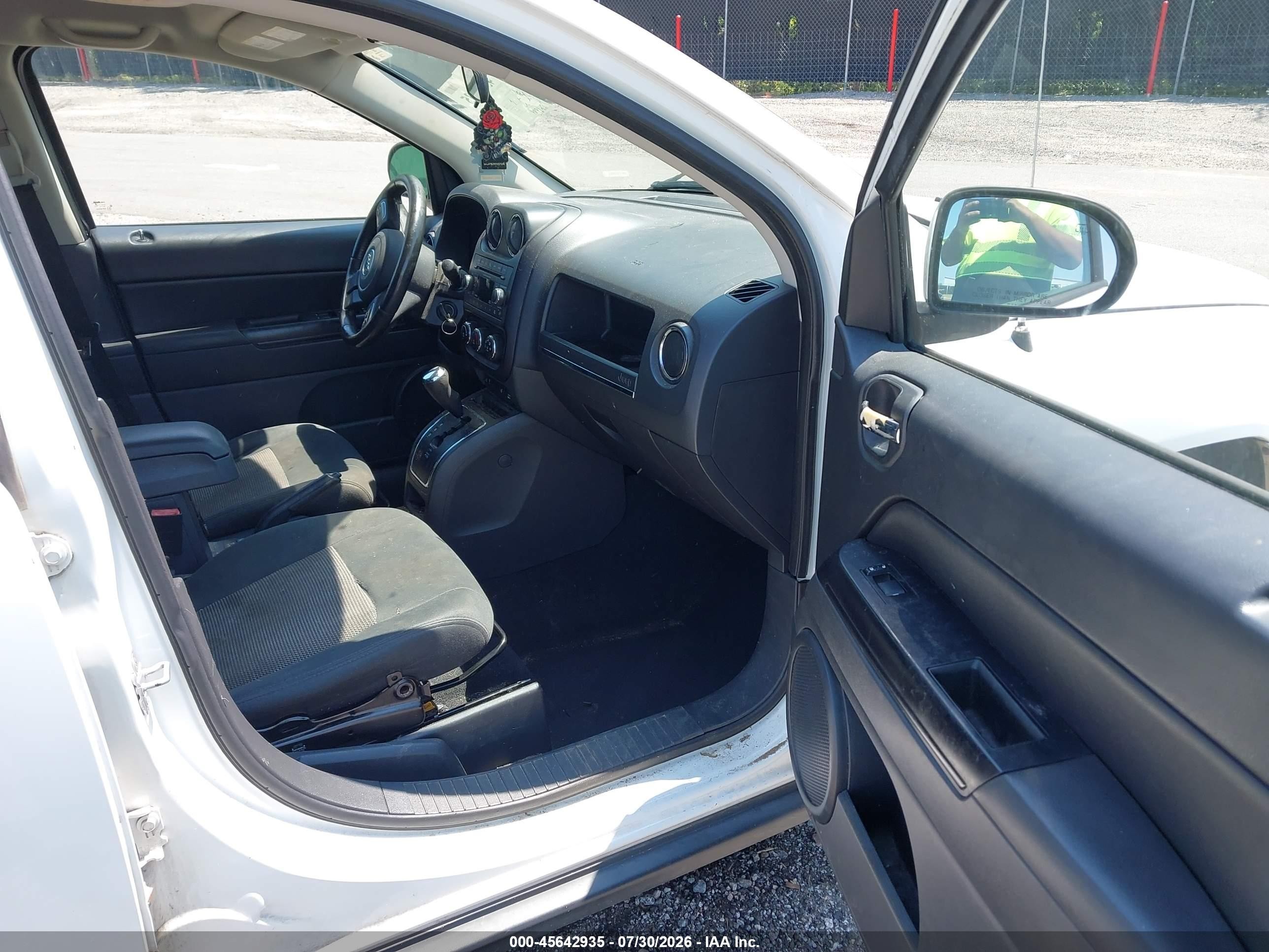 2011 Jeep Compass   White vin: 1J4NF1FB5BD250620