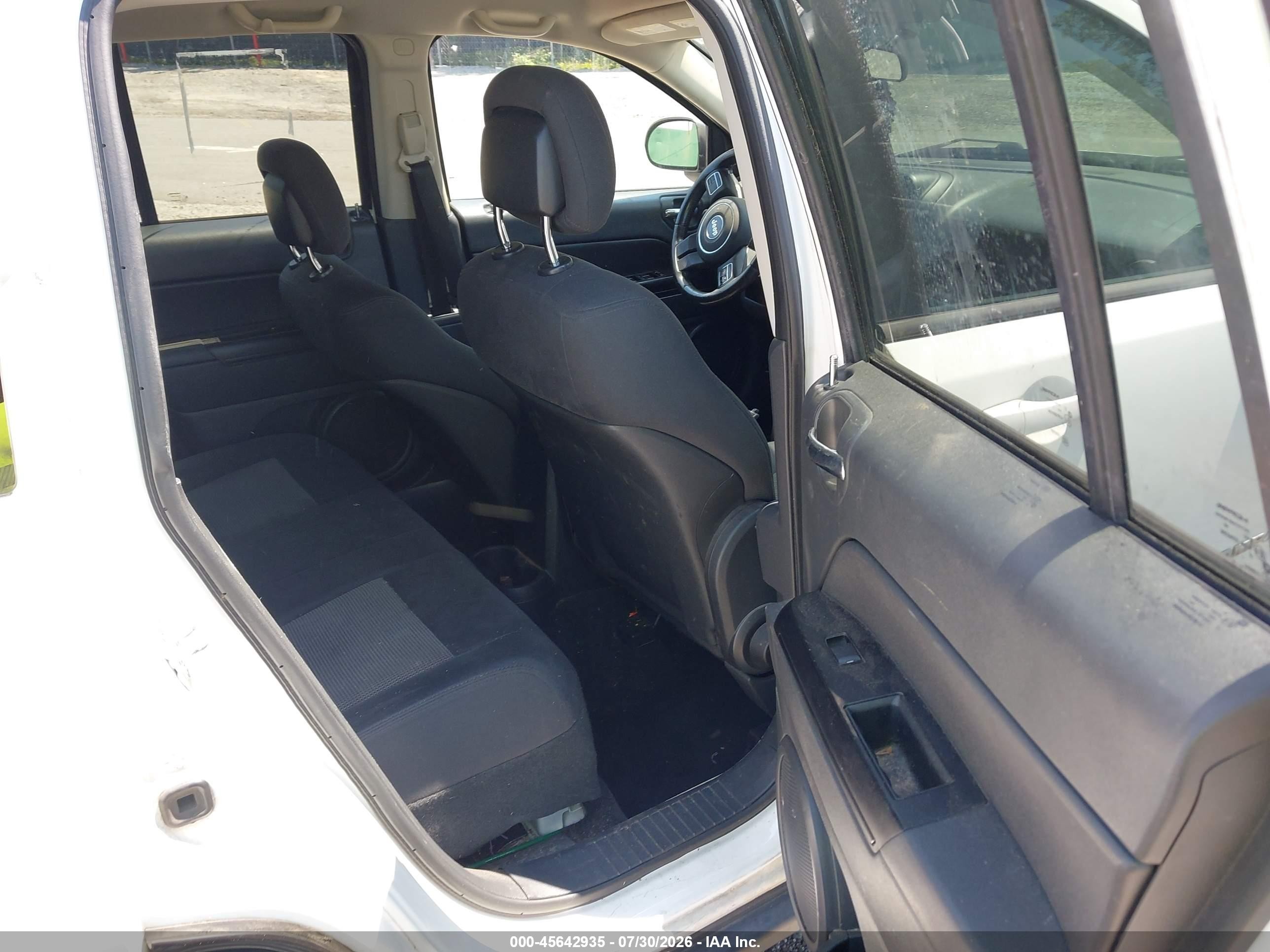 2011 Jeep Compass   White vin: 1J4NF1FB5BD250620