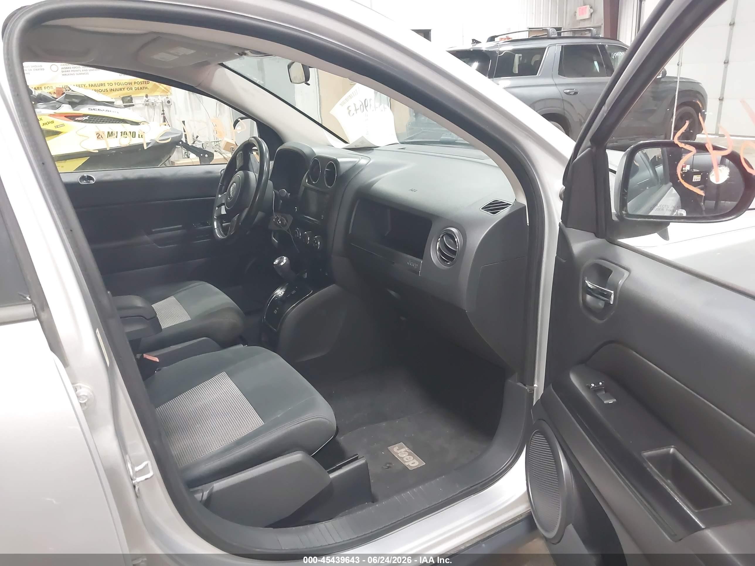 2011 Jeep Compass   Gray vin: 1J4NF1FB6BD276191