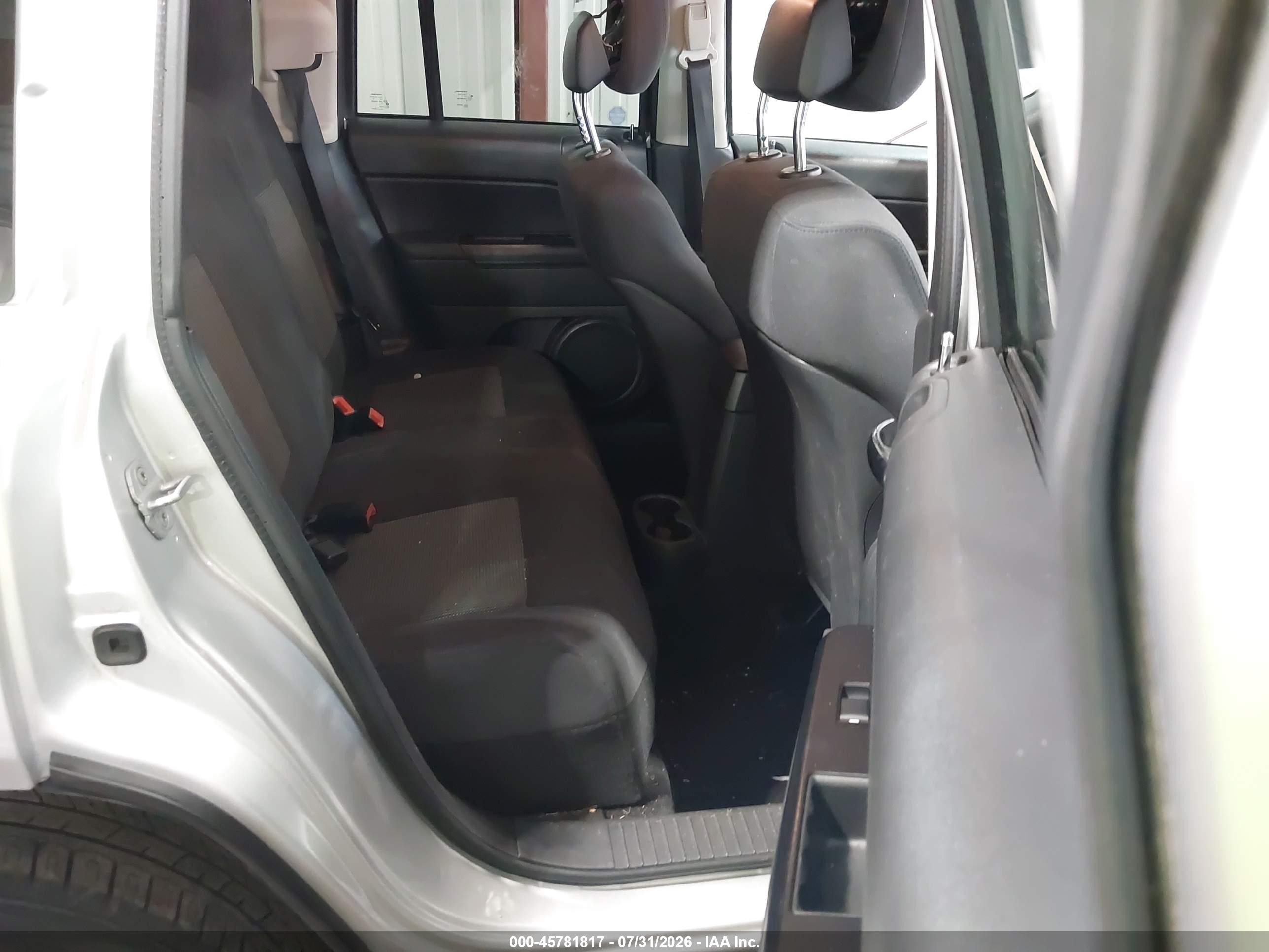 2011 Jeep Compass   Silver vin: 1J4NF1FB8BD188842