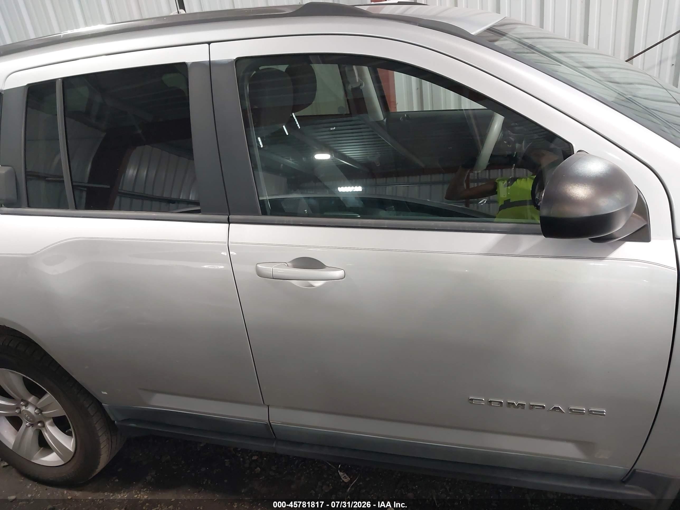 2011 Jeep Compass   Silver vin: 1J4NF1FB8BD188842