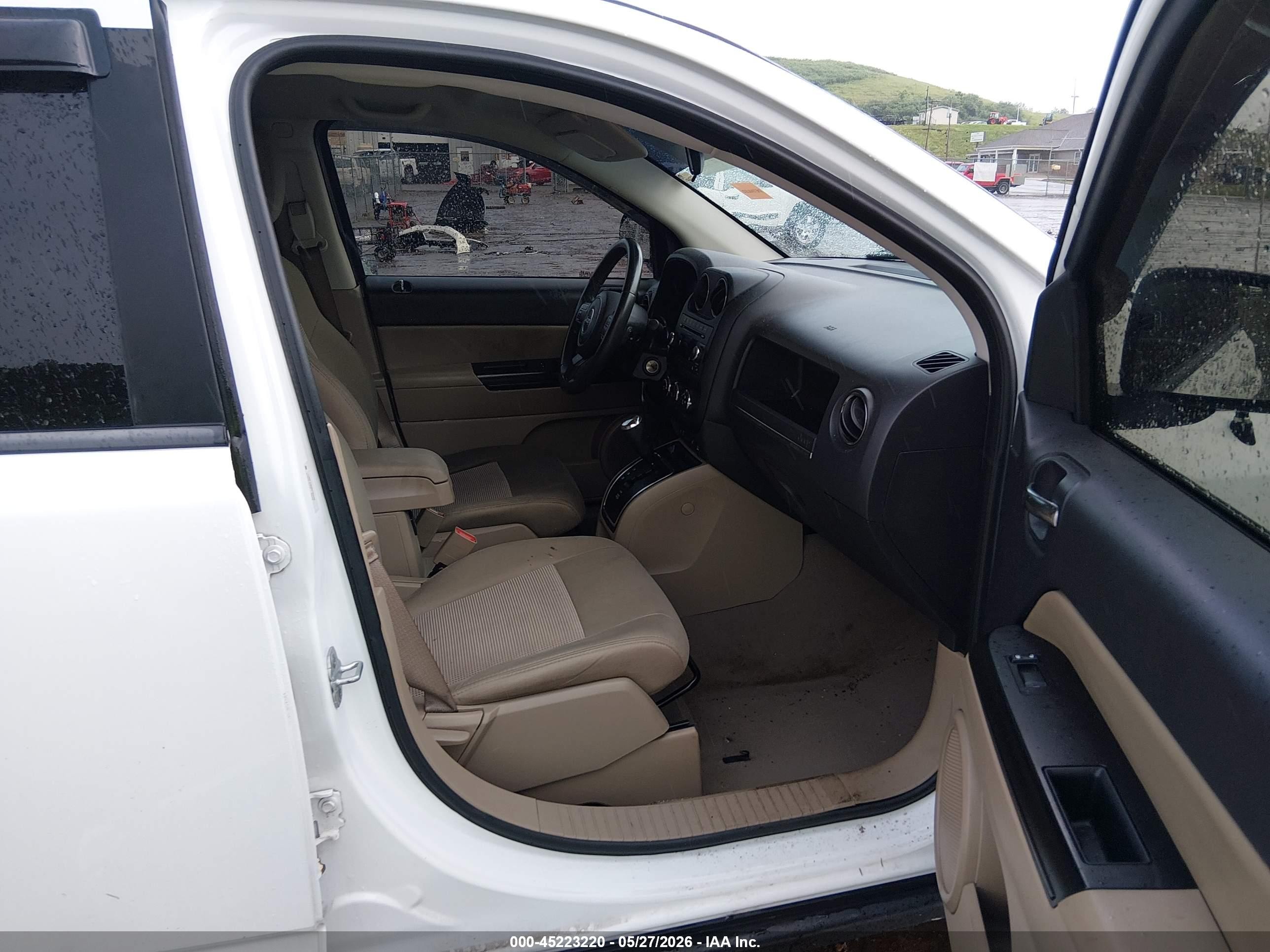 2011 Jeep Compass   White vin: 1J4NF1FB8BD191949