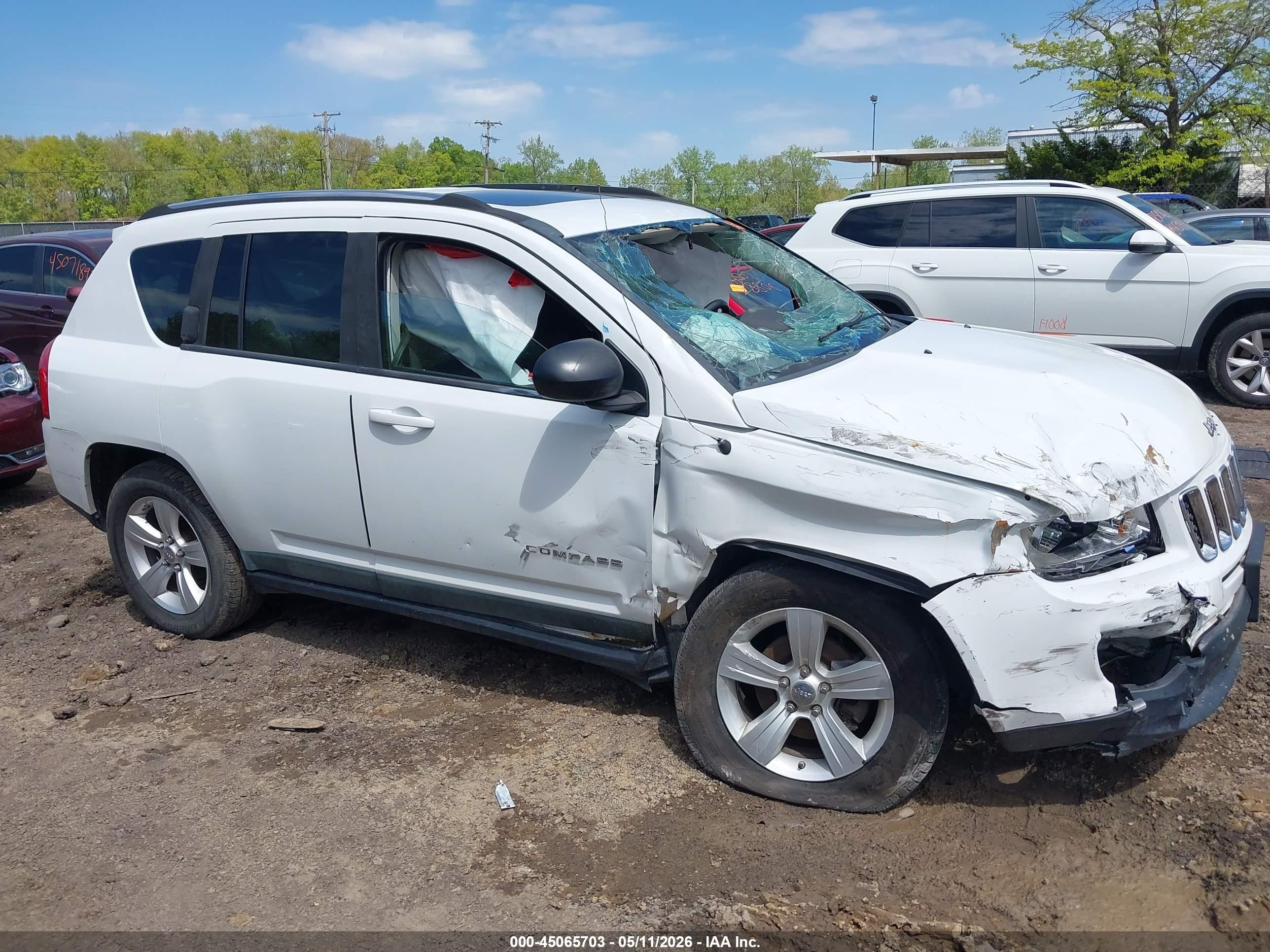 2011 Jeep Compass   White vin: 1J4NF1FB8BD244522