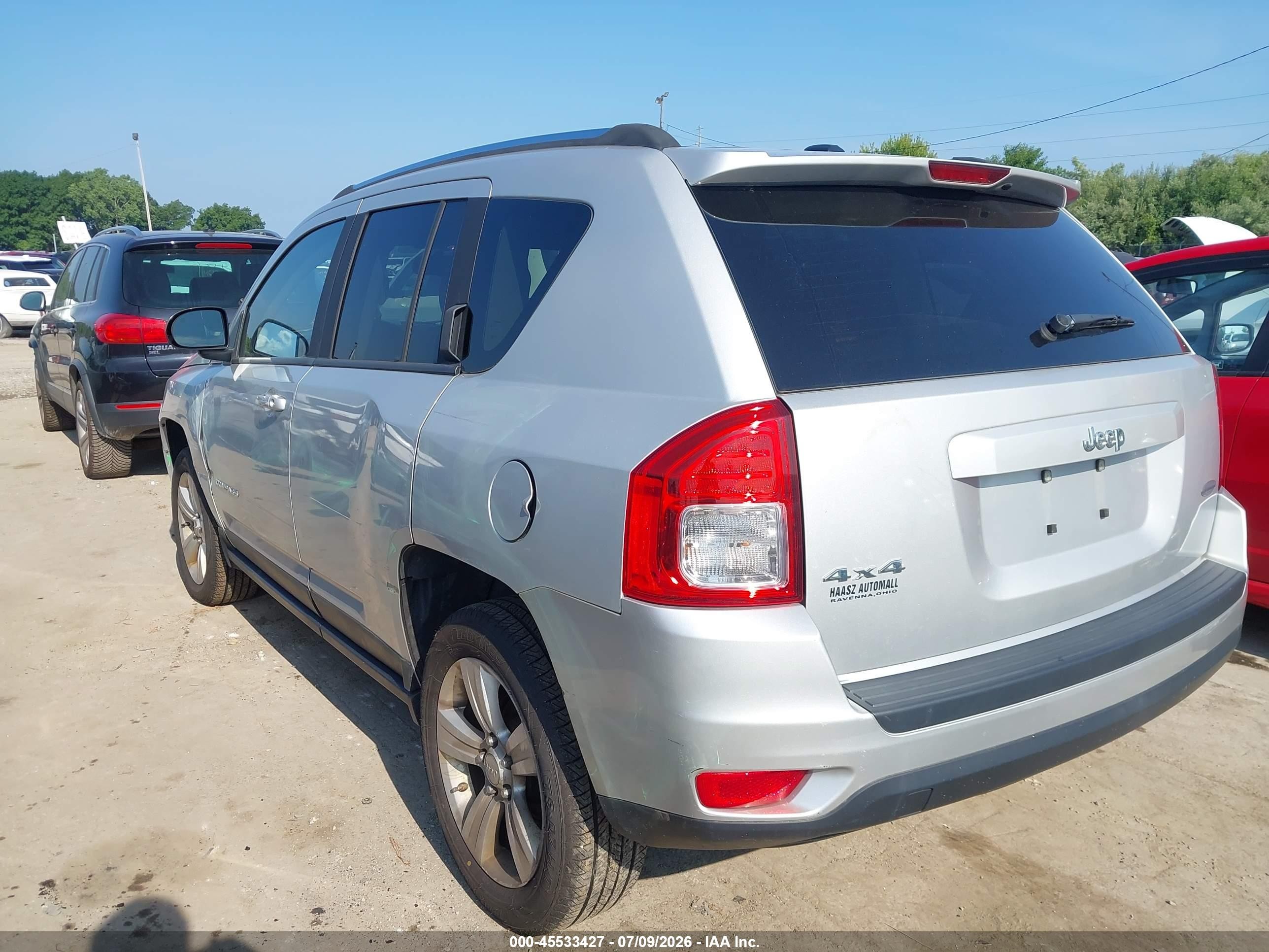 2011 Jeep Compass   Silver vin: 1J4NF1FB8BD244665