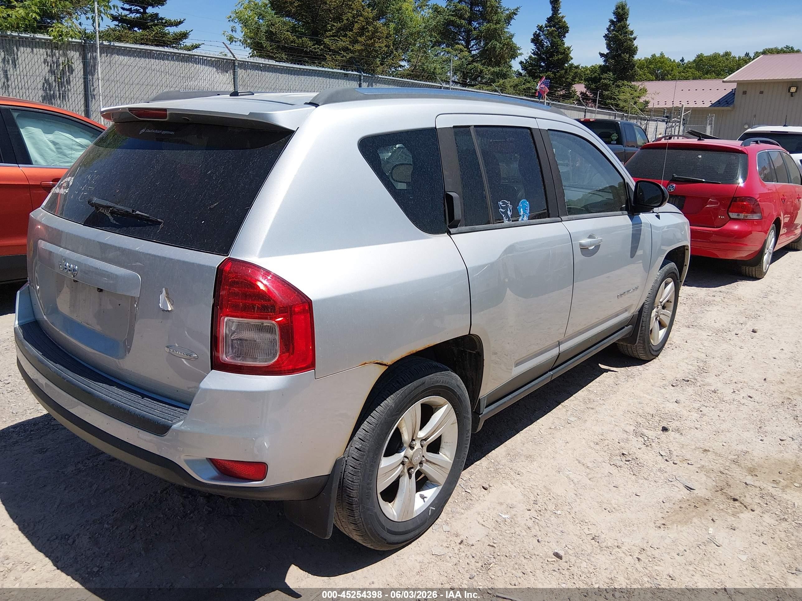 2011 Jeep Compass   Silver vin: 1J4NF1FB8BD263880