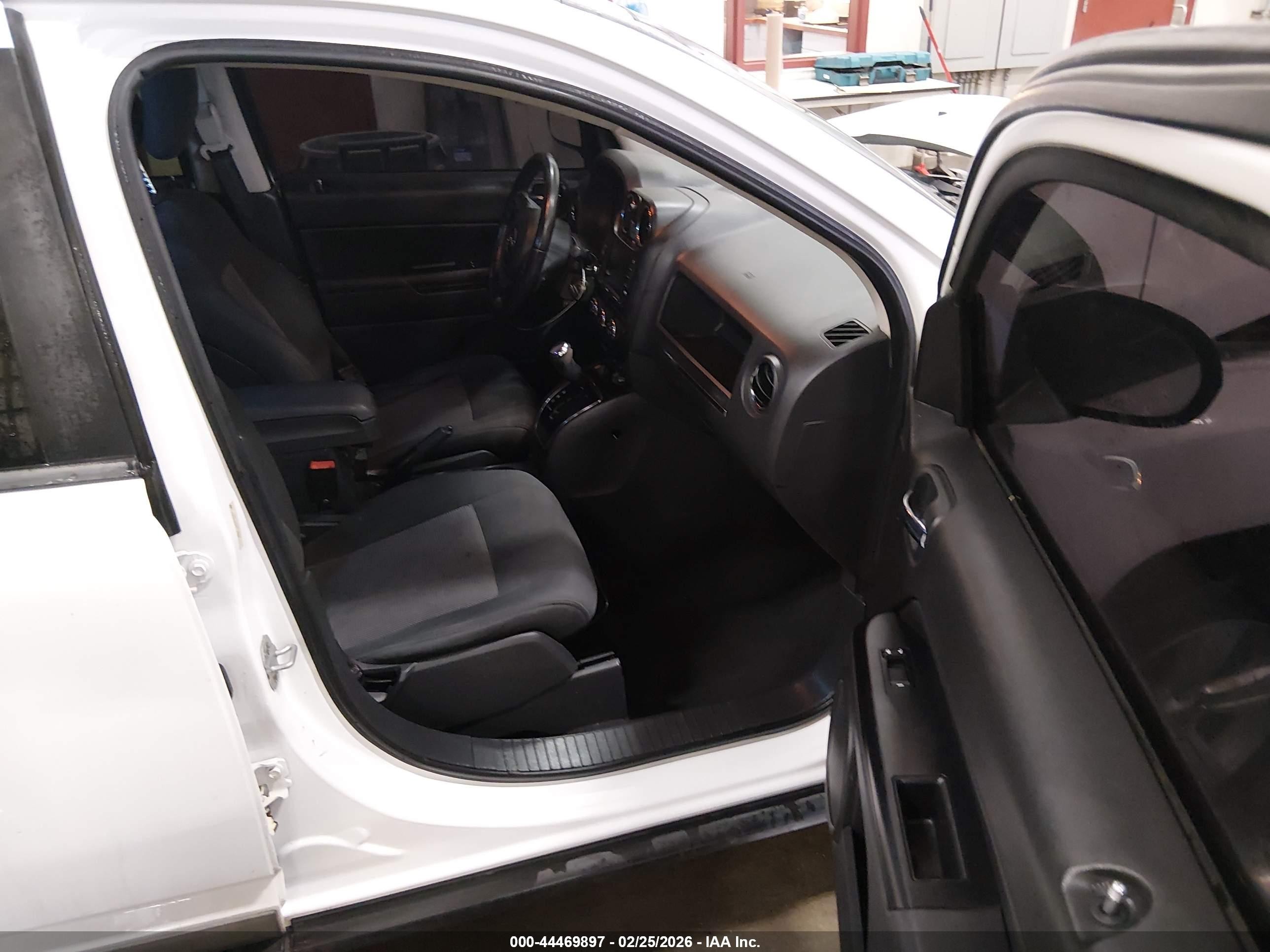 2011 Jeep Compass   White vin: 1J4NF1FBXBD134894