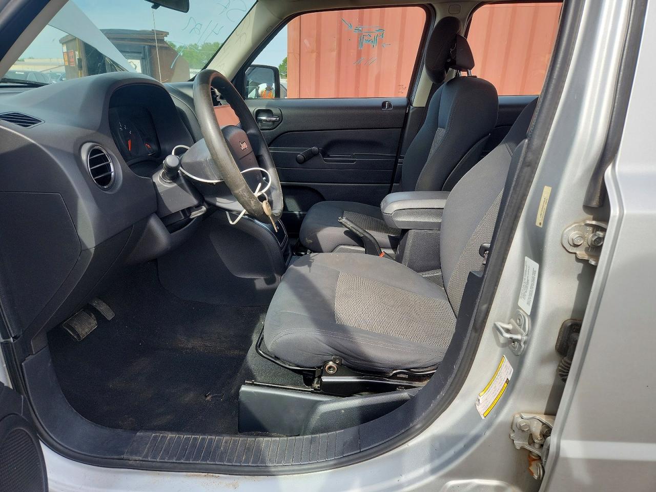2010 Jeep Patriot Sport Silver vin: 1J4NF2GB4AD556307