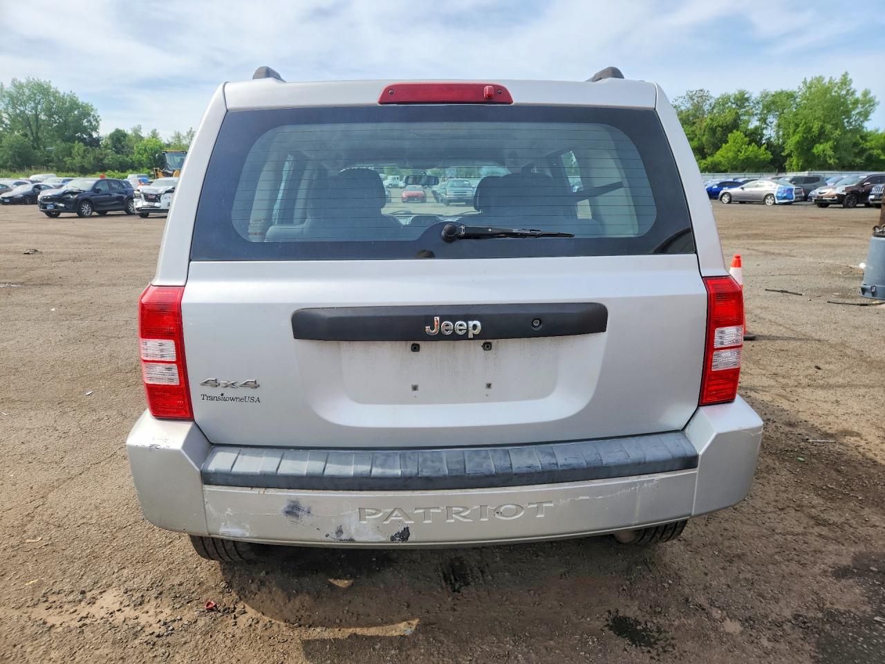 2010 Jeep Patriot Sport Silver vin: 1J4NF2GB4AD556307
