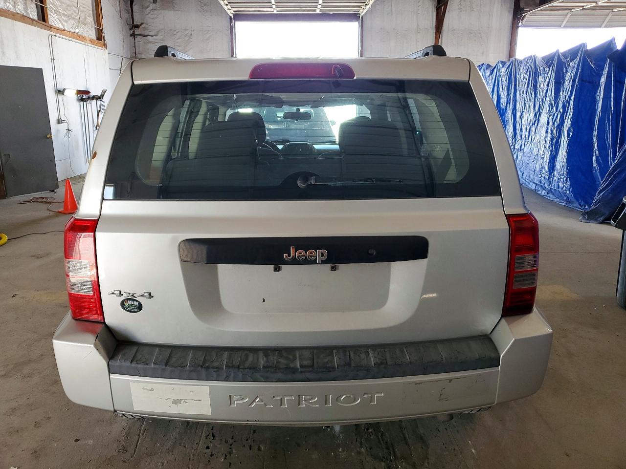 2010 Jeep Patriot Sport Серебряный vin: 1J4NF2GB8AD655423