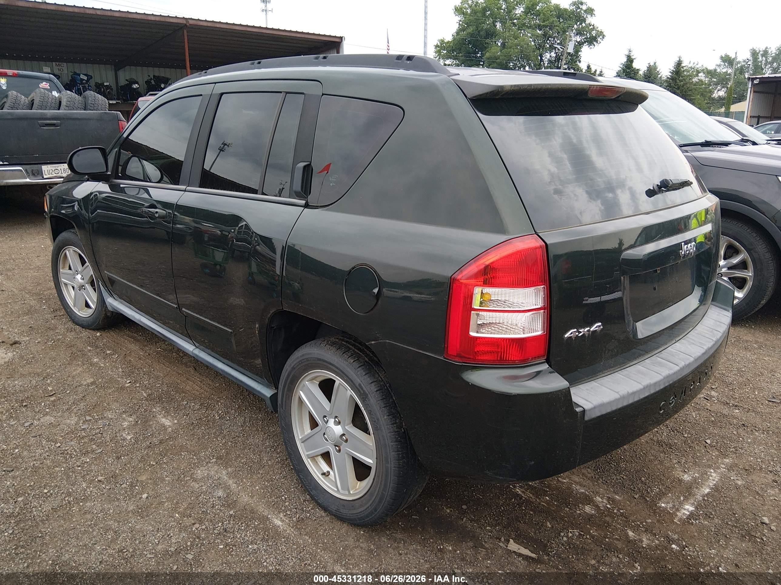 2010 Jeep Compass Sport Зеленый vin: 1J4NF4FB6AD611689