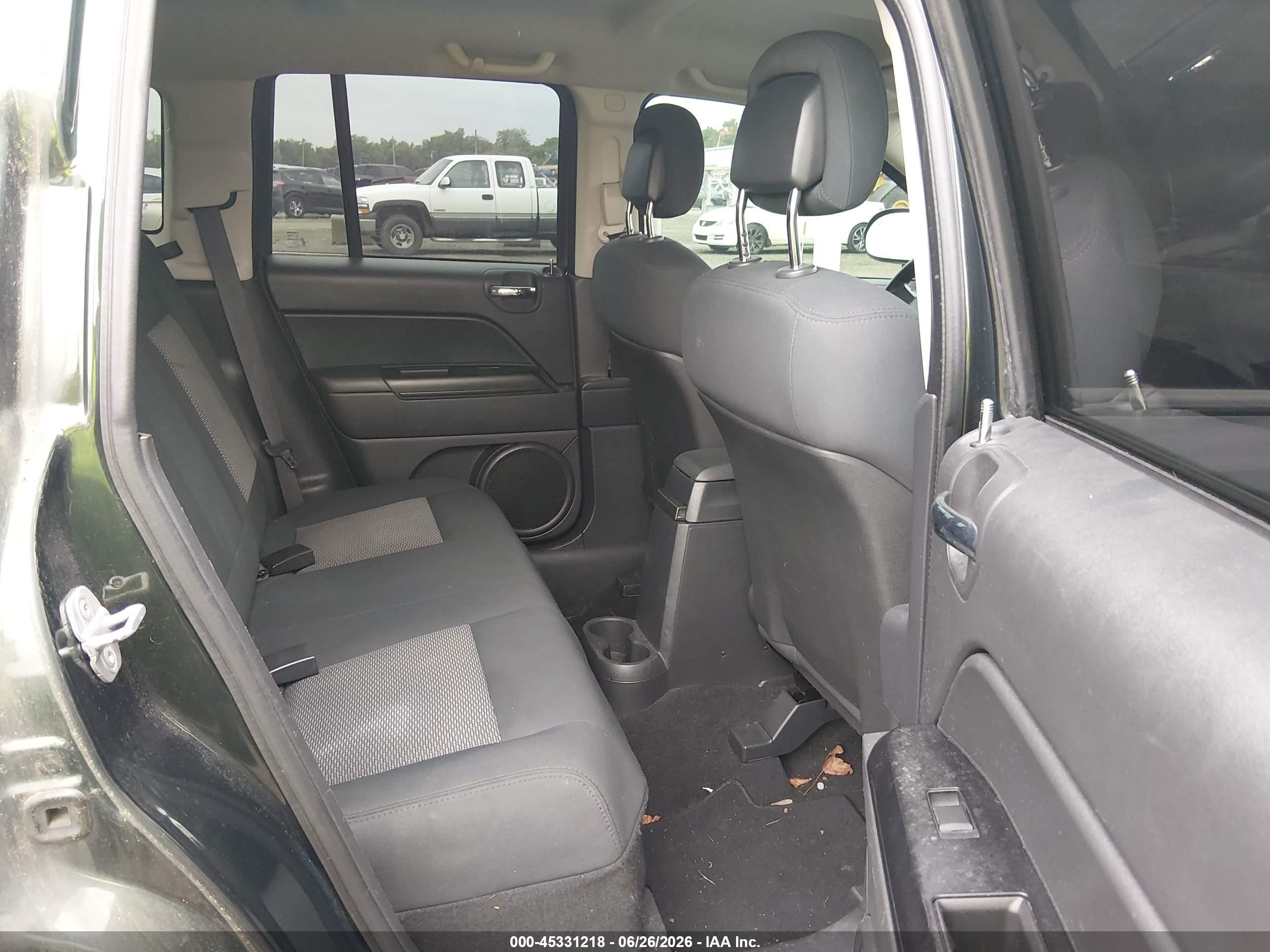 2010 Jeep Compass Sport Зеленый vin: 1J4NF4FB6AD611689