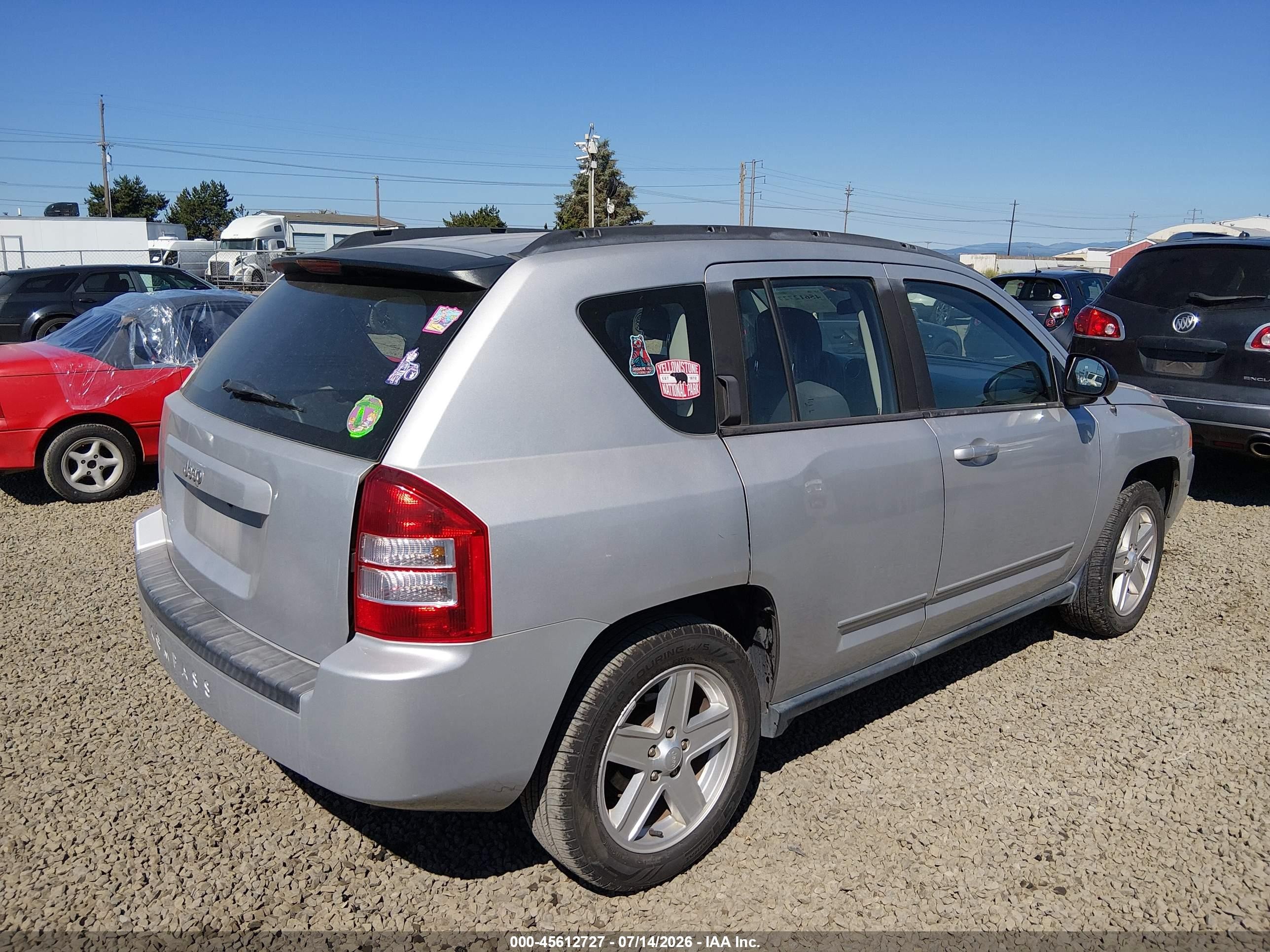 2010 Jeep Compass Sport Серебряный vin: 1J4NF4FB7AD649321