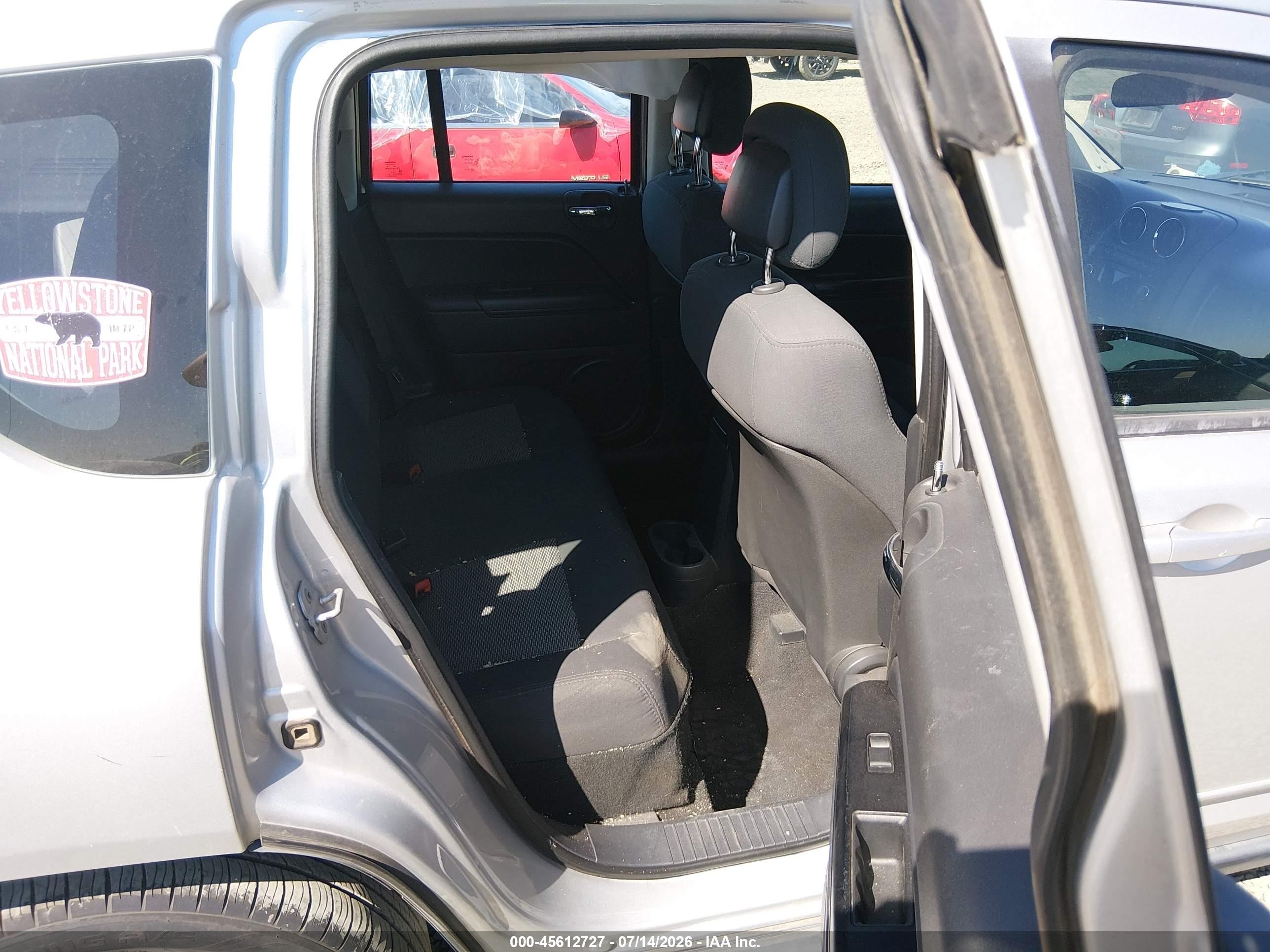 2010 Jeep Compass Sport Серебряный vin: 1J4NF4FB7AD649321