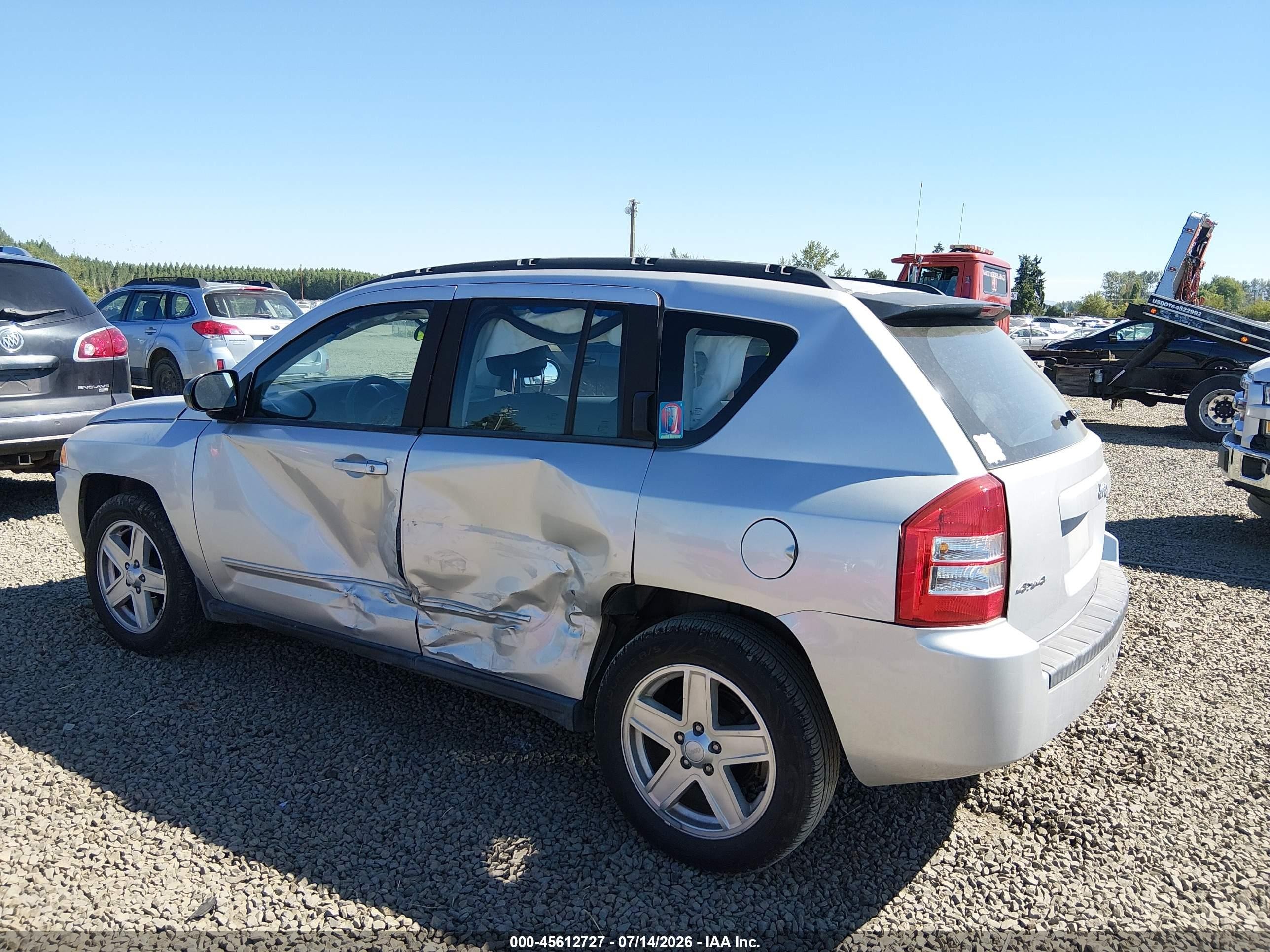 2010 Jeep Compass Sport Серебряный vin: 1J4NF4FB7AD649321