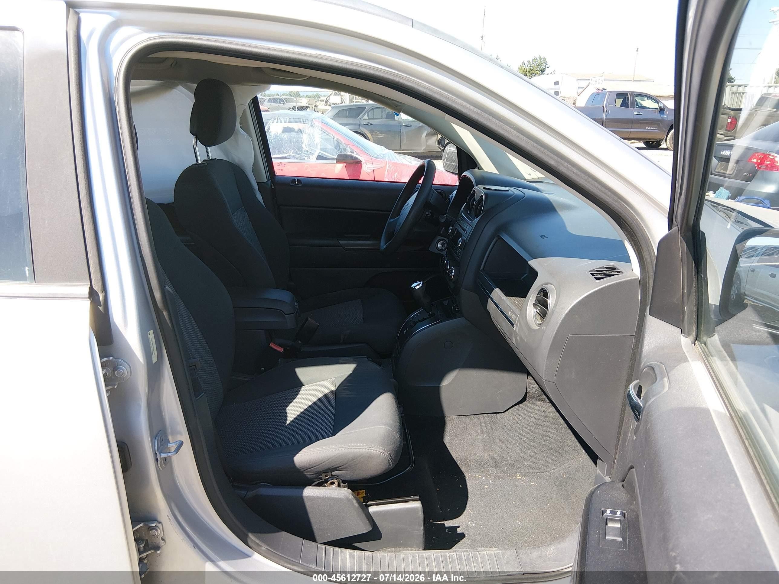 2010 Jeep Compass Sport Серебряный vin: 1J4NF4FB7AD649321