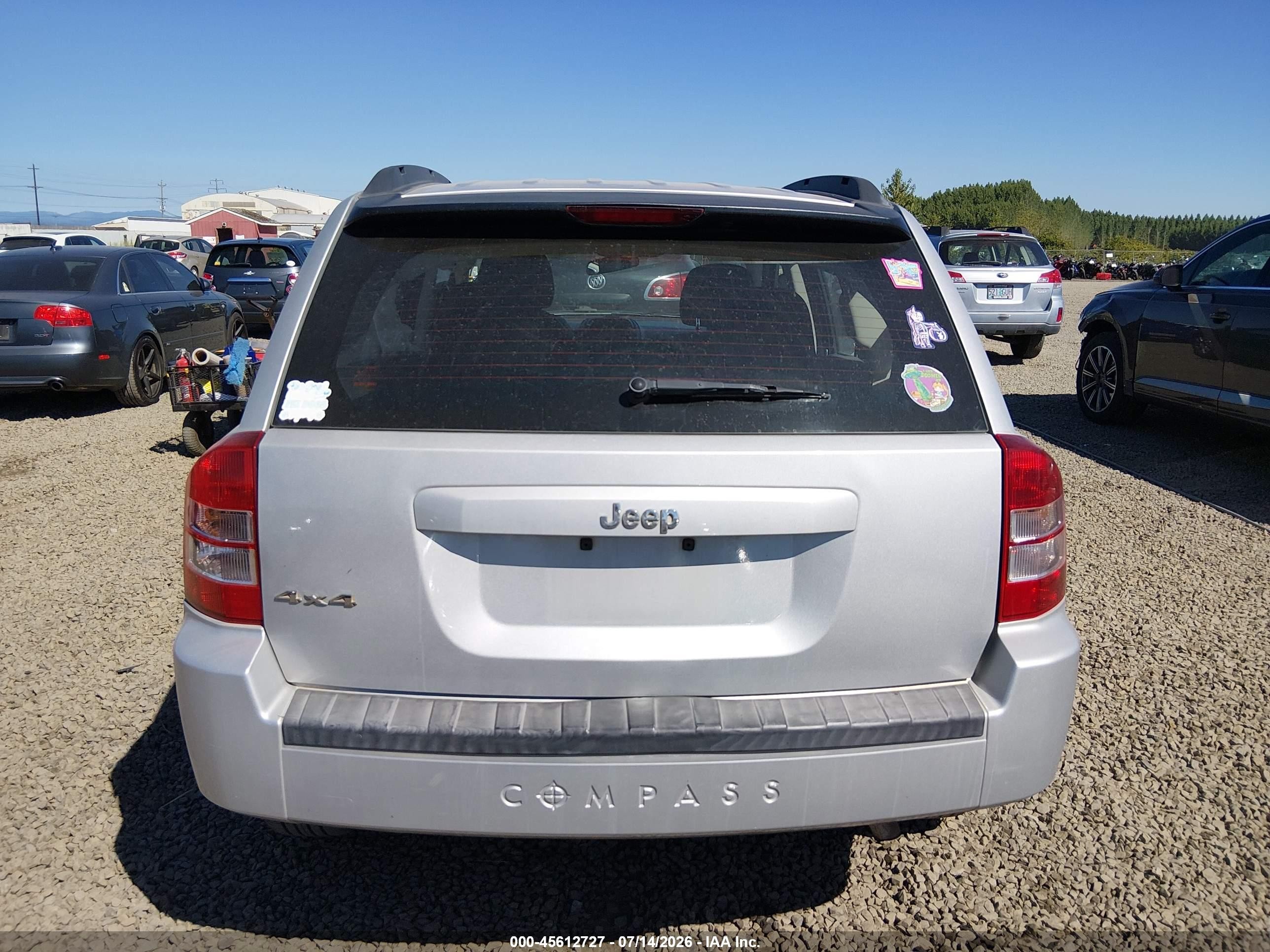 2010 Jeep Compass Sport Серебряный vin: 1J4NF4FB7AD649321