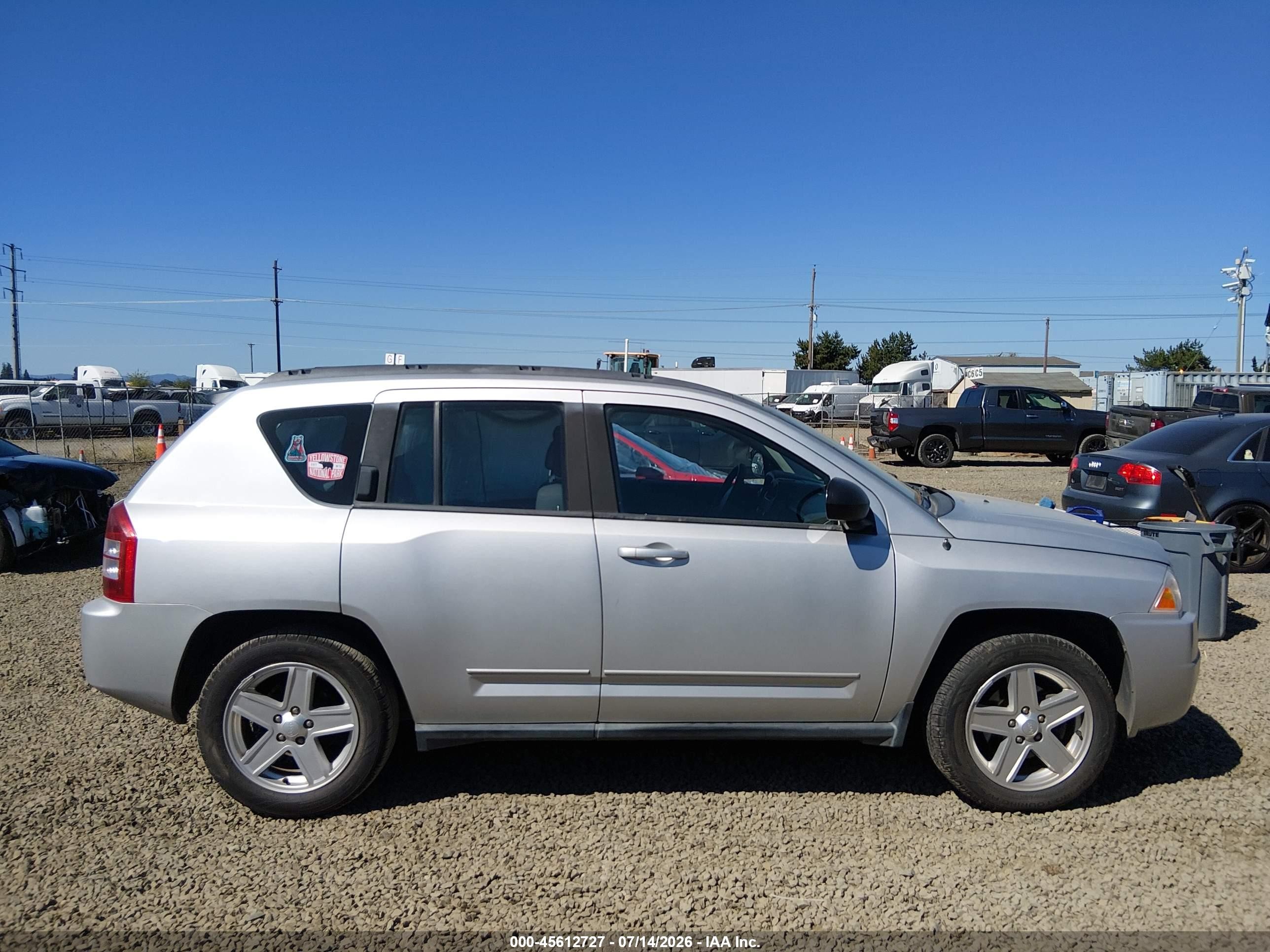 2010 Jeep Compass Sport Серебряный vin: 1J4NF4FB7AD649321