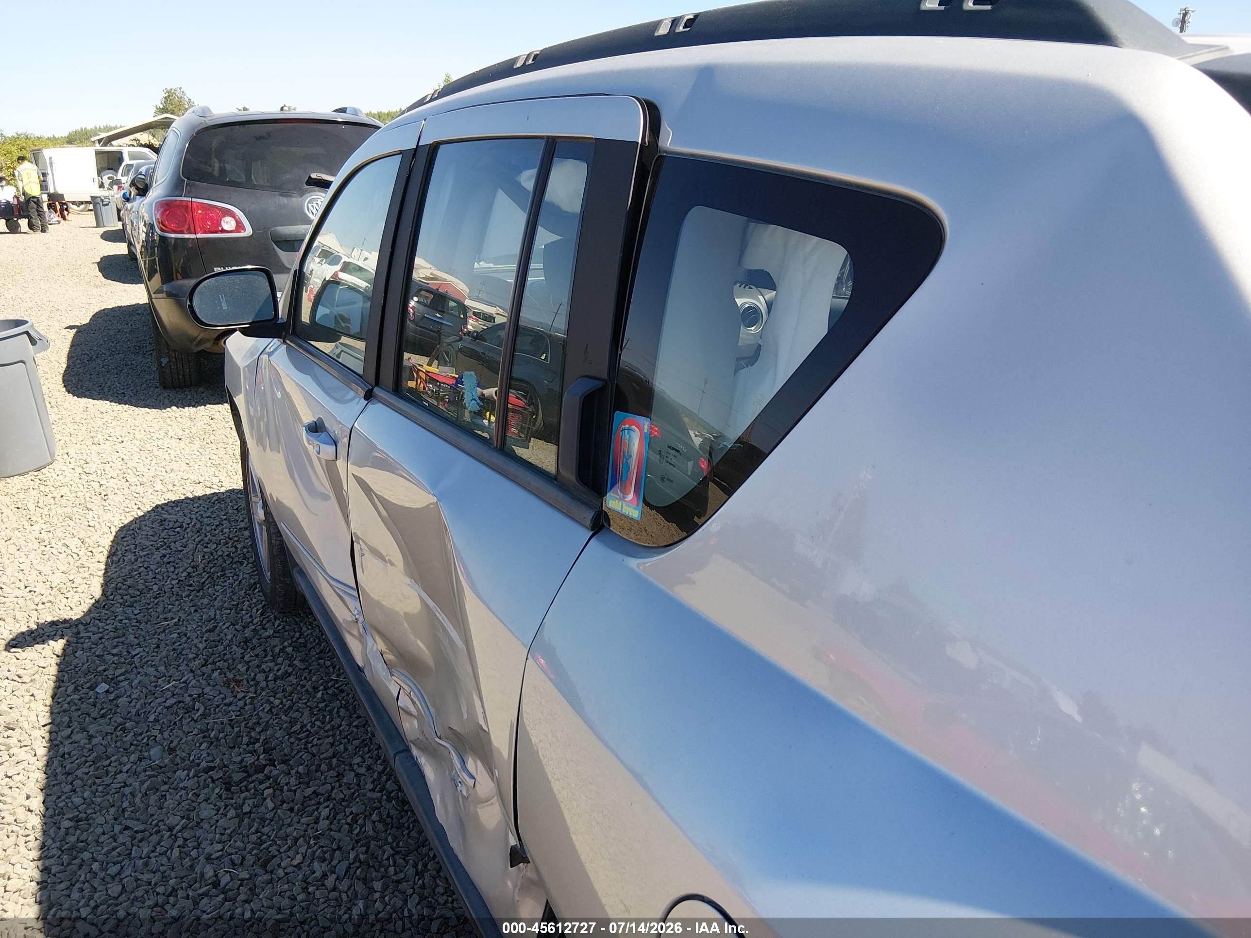 2010 Jeep Compass Sport Серебряный vin: 1J4NF4FB7AD649321