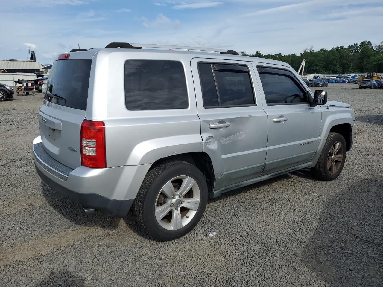 2011 Jeep Patriot Latitude Gray vin: 1J4NF4GB1BD207571