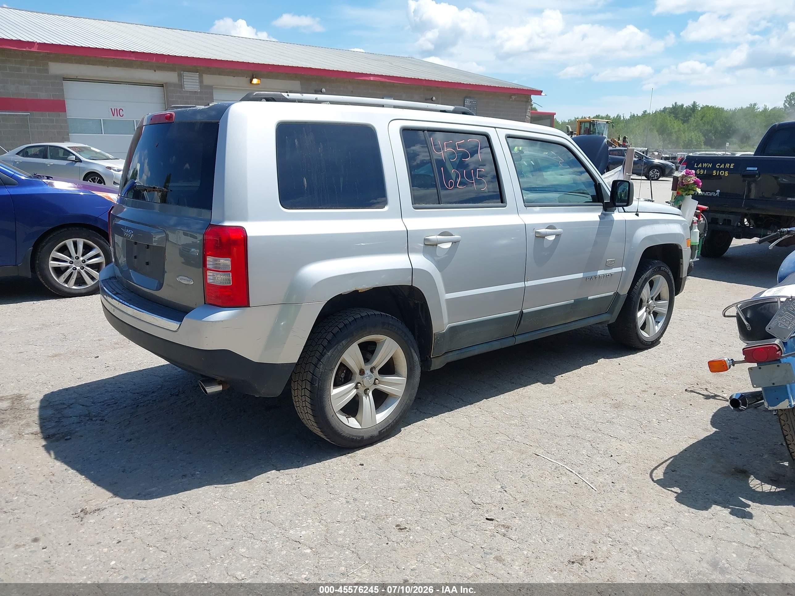 2011 Jeep Patriot Latitude X Silver vin: 1J4NF4GB4BD166935