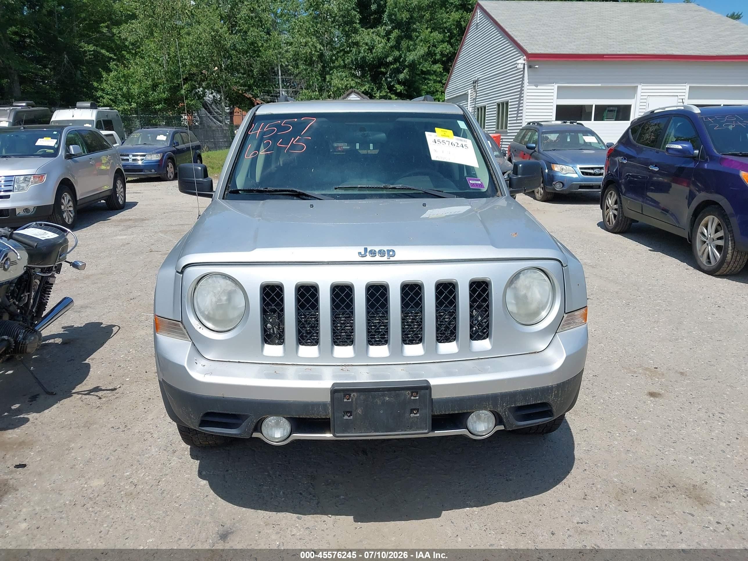 2011 Jeep Patriot Latitude X Silver vin: 1J4NF4GB4BD166935
