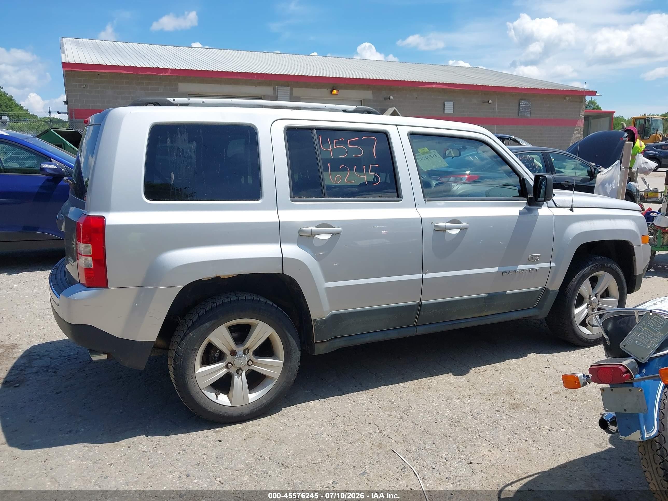 2011 Jeep Patriot Latitude X Silver vin: 1J4NF4GB4BD166935