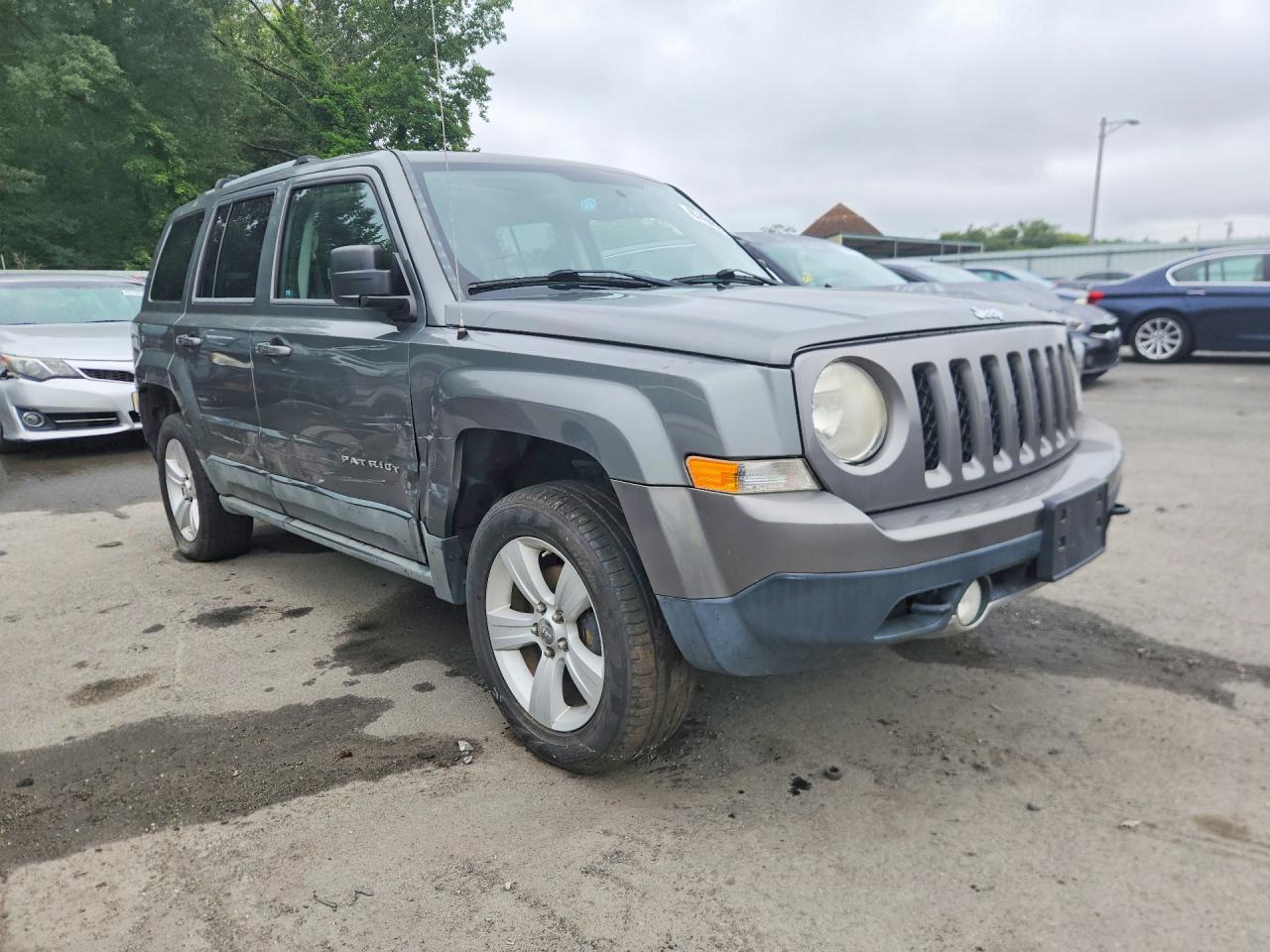 2011 Jeep Patriot Latitude Gray vin: 1J4NF4GB5BD233607