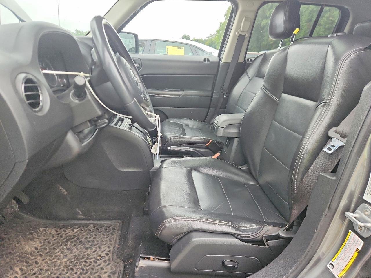2011 Jeep Patriot Latitude Gray vin: 1J4NF4GB5BD233607