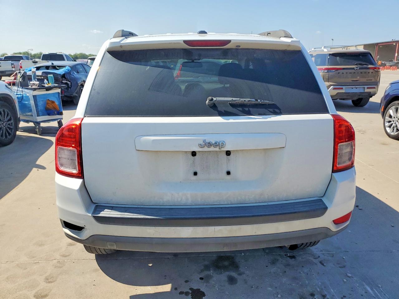2011 Jeep Compass Sport White vin: 1J4NT1FA0BD290376