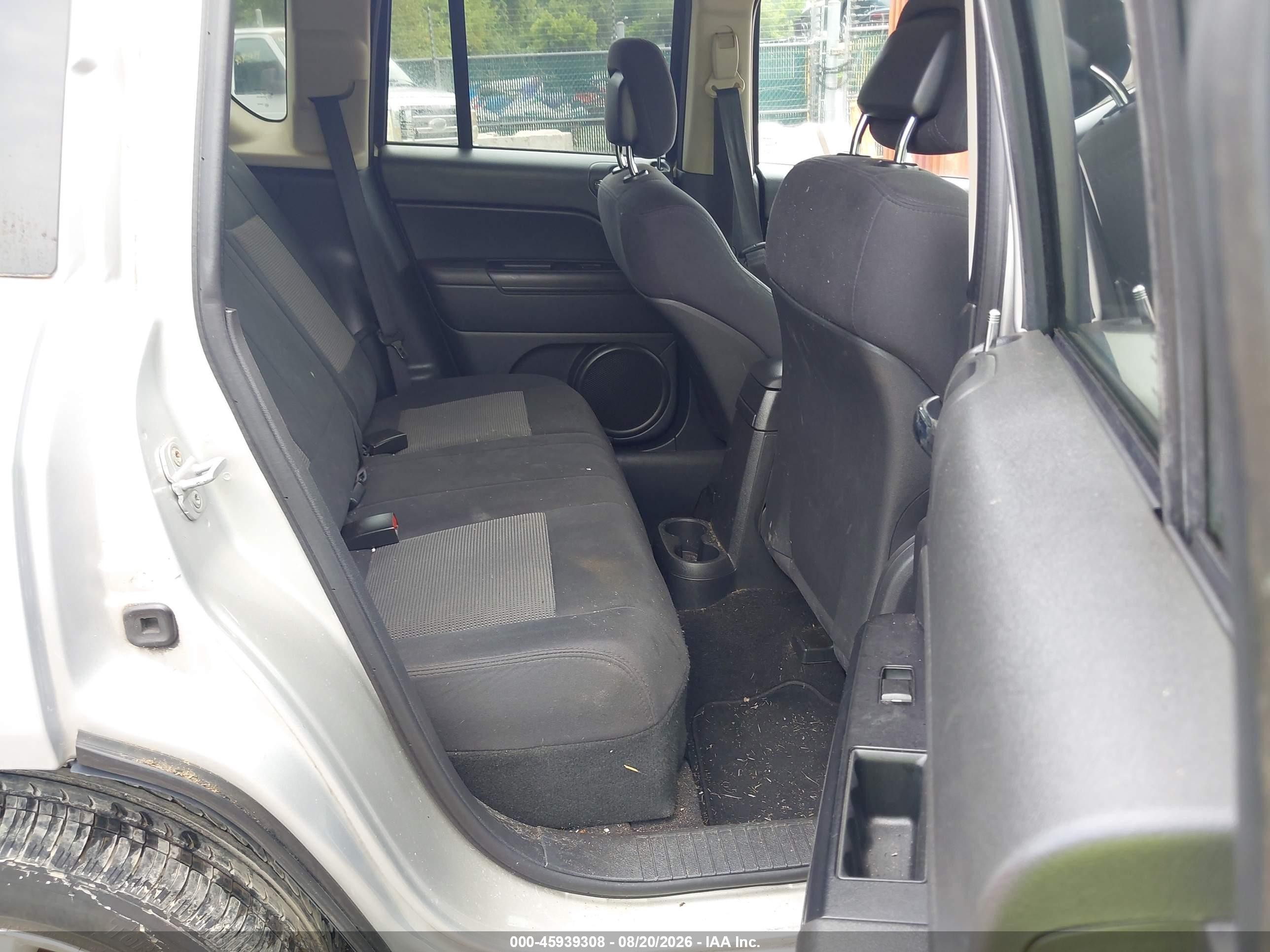 2011 Jeep Compass   Серебряный vin: 1J4NT1FA1BD246547