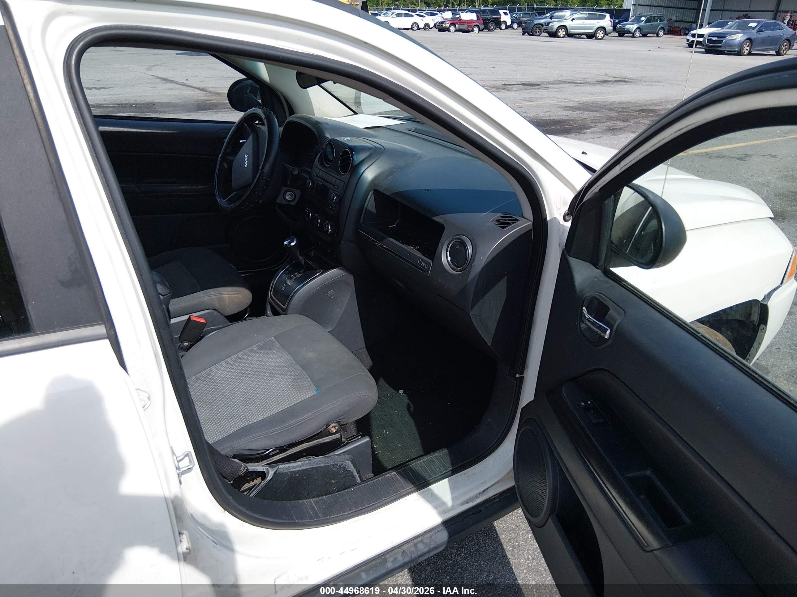 2010 Jeep Compass Sport White vin: 1J4NT1FA2AD621716