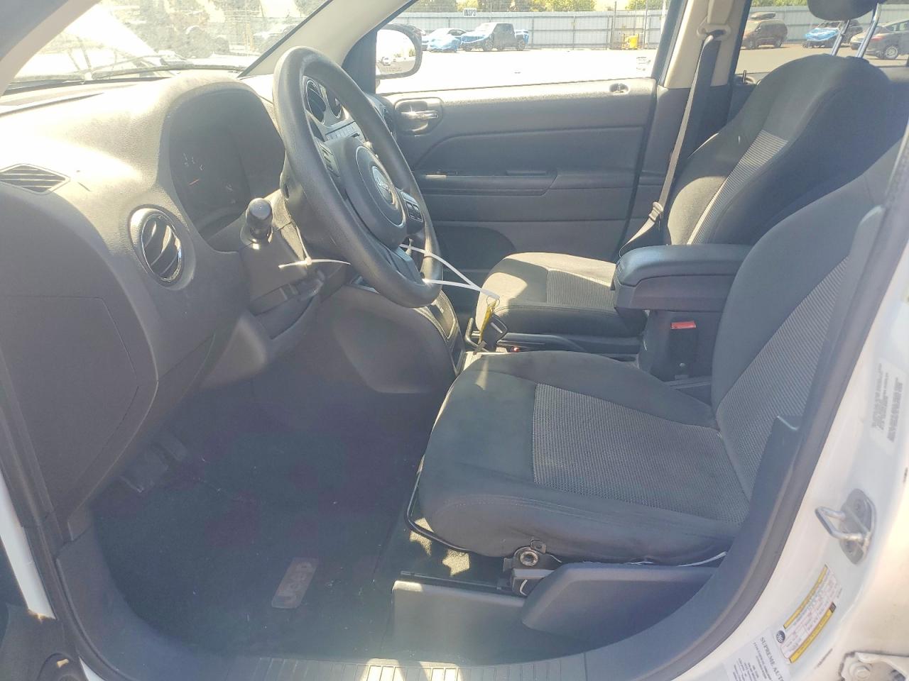 2011 Jeep Compass Sport White vin: 1J4NT1FA2BD195592