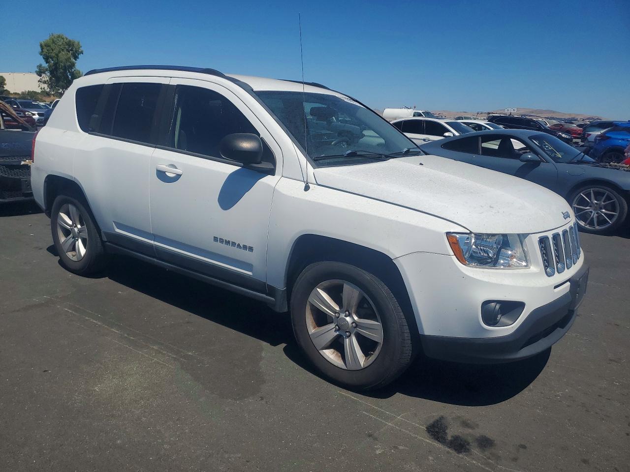 2011 Jeep Compass Sport White vin: 1J4NT1FA2BD195592