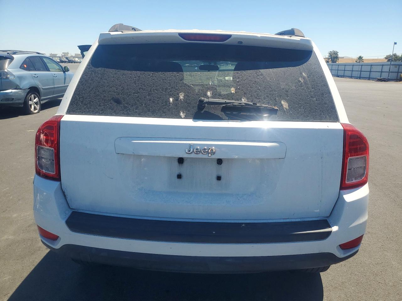 2011 Jeep Compass Sport White vin: 1J4NT1FA2BD195592