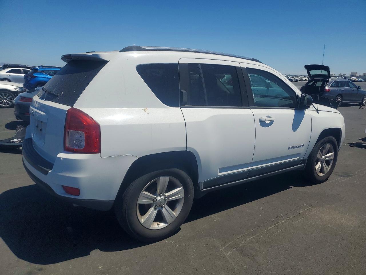 2011 Jeep Compass Sport White vin: 1J4NT1FA2BD195592