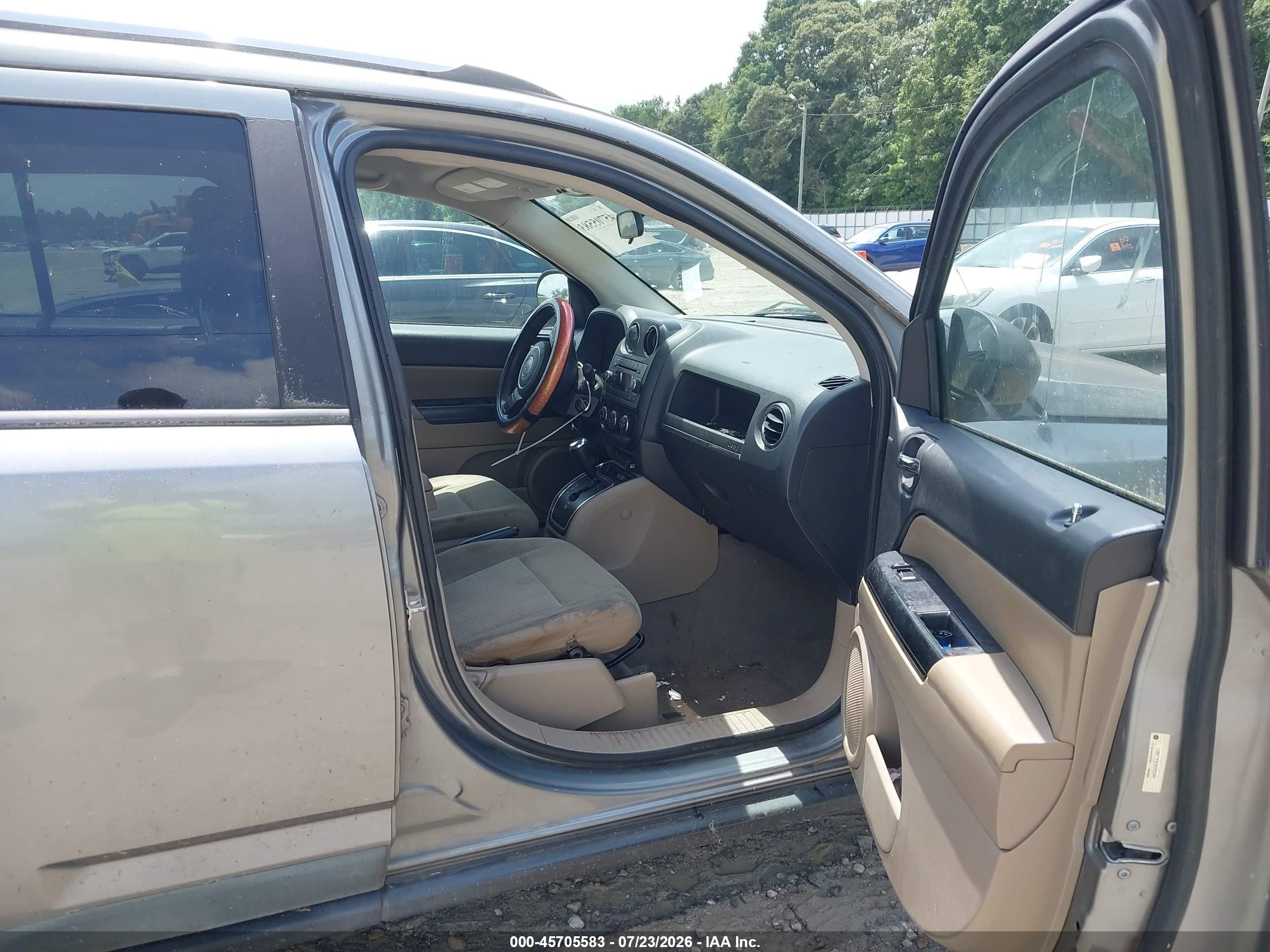 2011 Jeep Compass   Gray vin: 1J4NT1FA2BD252891