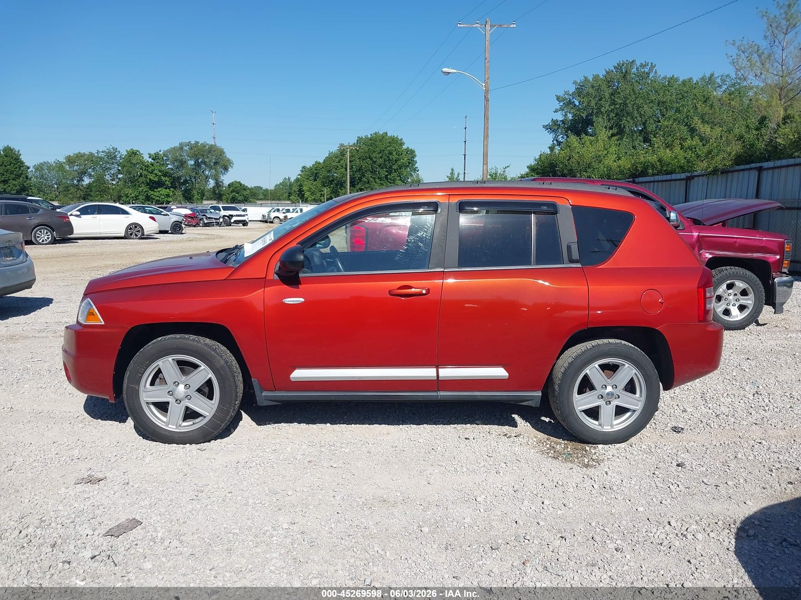 2010 Jeep Compass Latitude Оранжевый vin: 1J4NT1FA5AD625498