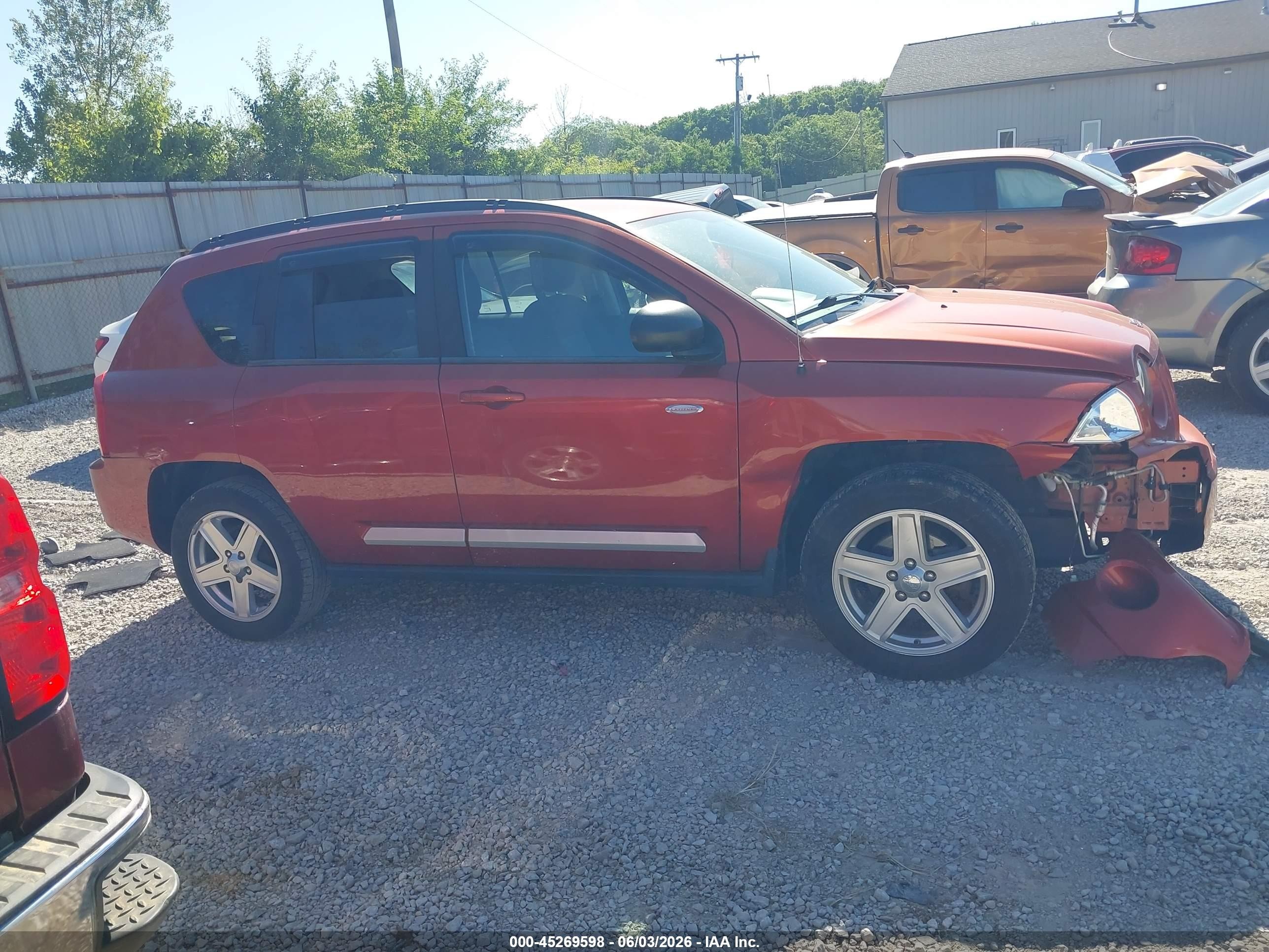 2010 Jeep Compass Latitude Оранжевый vin: 1J4NT1FA5AD625498