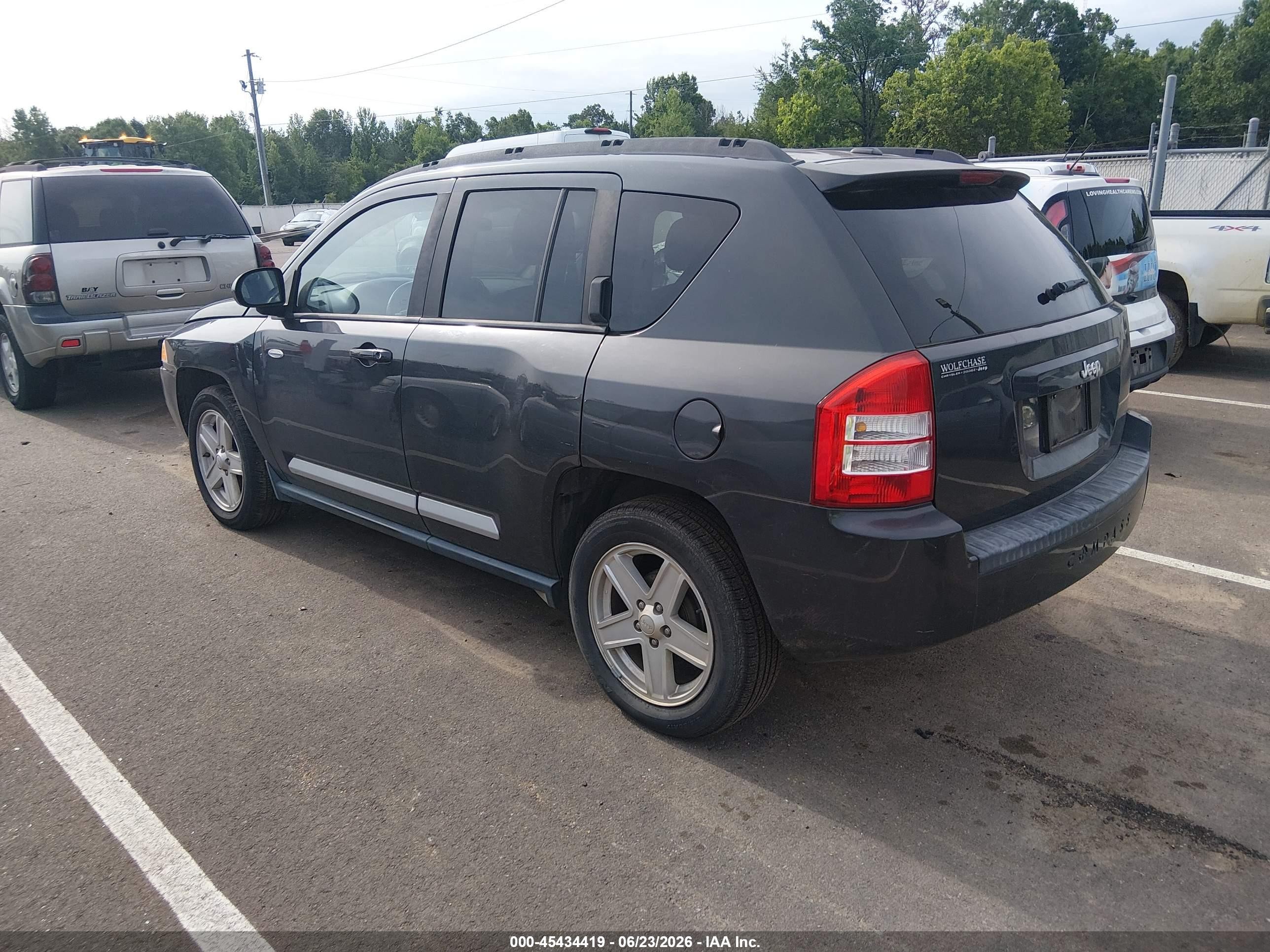 2010 Jeep Compass Latitude Gray vin: 1J4NT1FA7AD671981