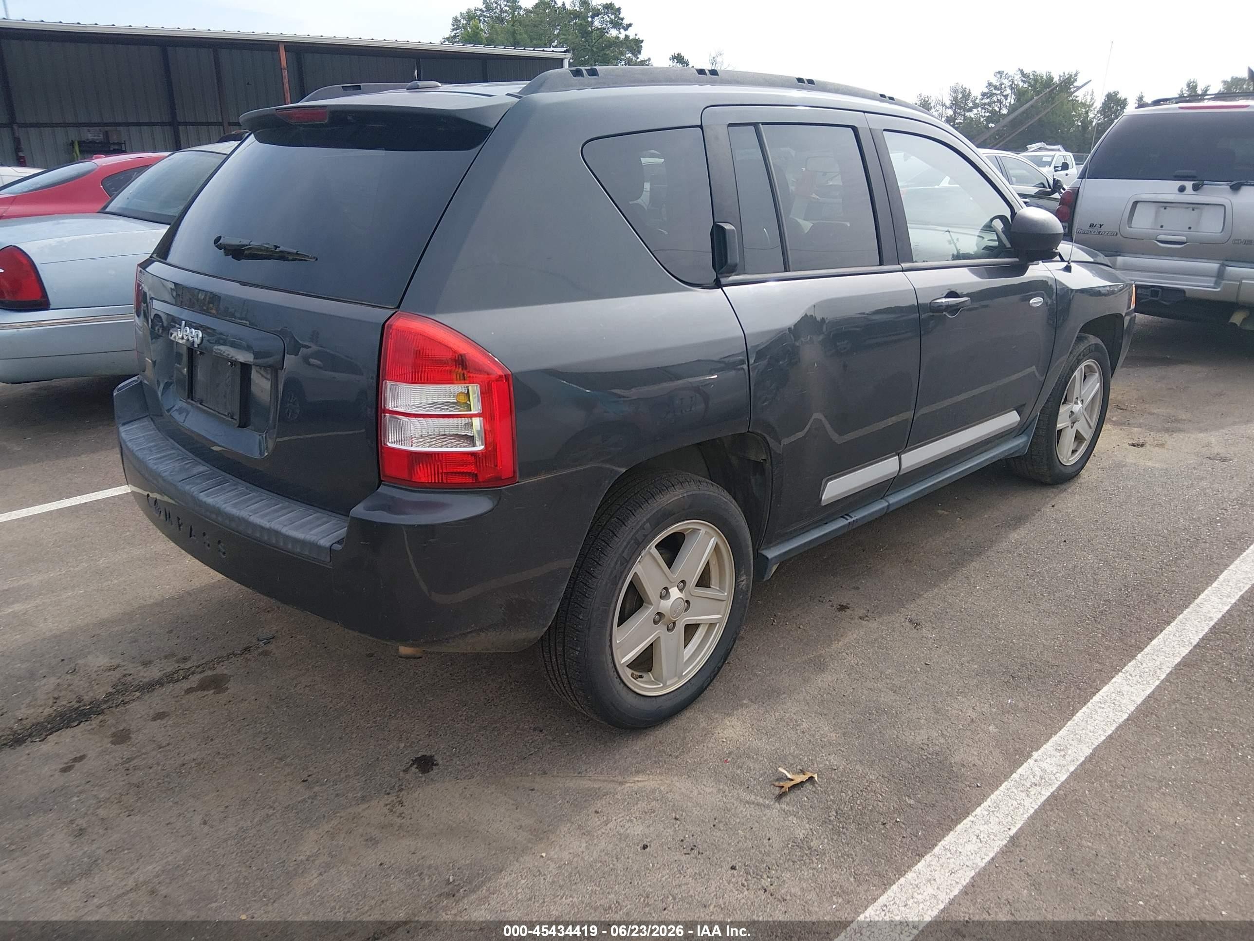 2010 Jeep Compass Latitude Gray vin: 1J4NT1FA7AD671981