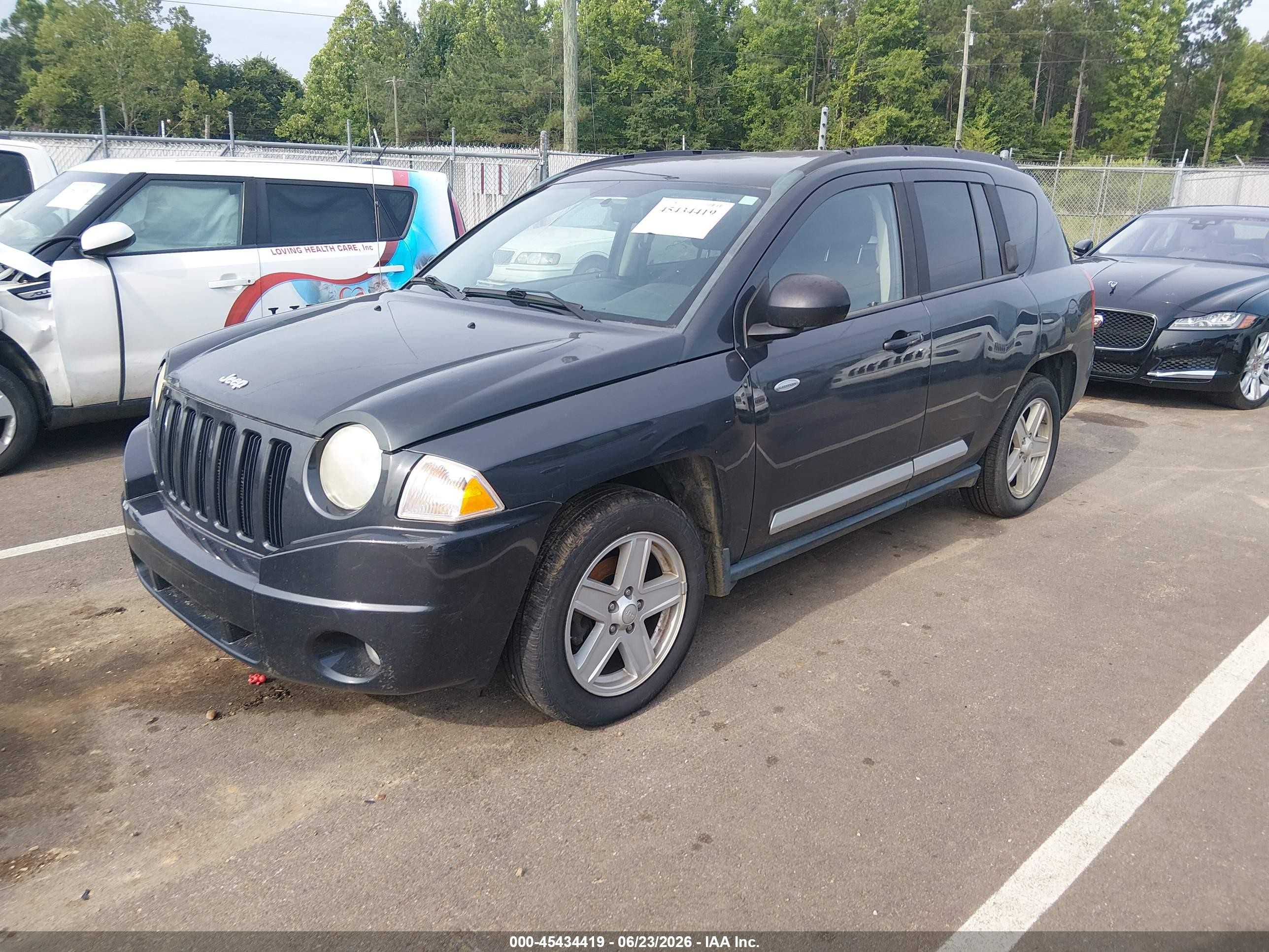 2010 Jeep Compass Latitude Gray vin: 1J4NT1FA7AD671981