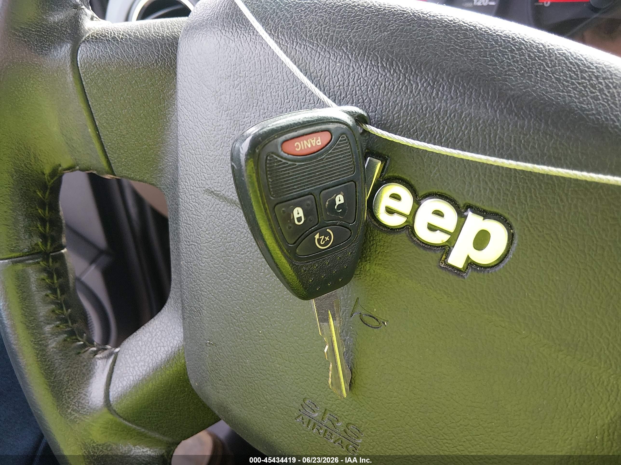2010 Jeep Compass Latitude Gray vin: 1J4NT1FA7AD671981